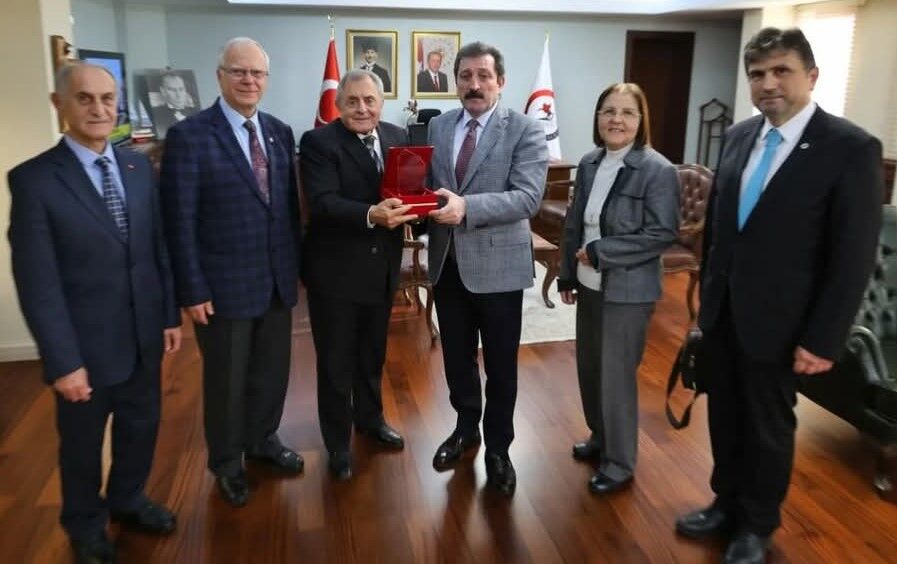 Ki̇mya Mühendi̇sleri̇ Odasi’ndan Vali̇ Tavli’ya Teşekkür Zi̇yareti̇ (2)