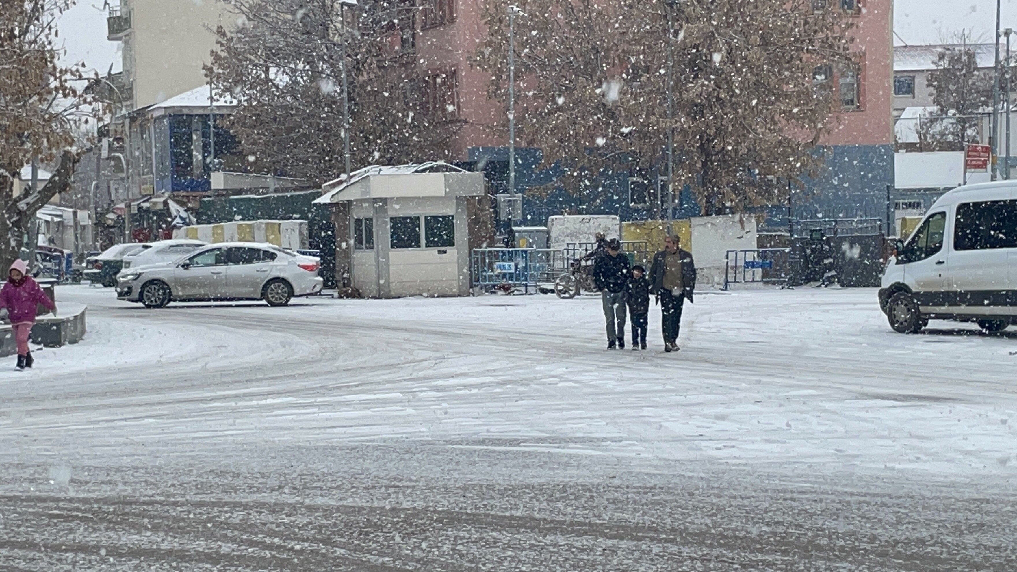 Malazgirt Beyaza Büründü Kar Yağışı Hayatı Olumsuz Etkiledi 2