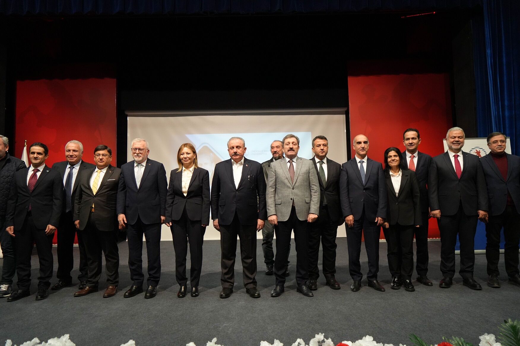 Mustafa Şentop Türkiye'nin Yeni Anayasaya İhtiyacı Var (1)