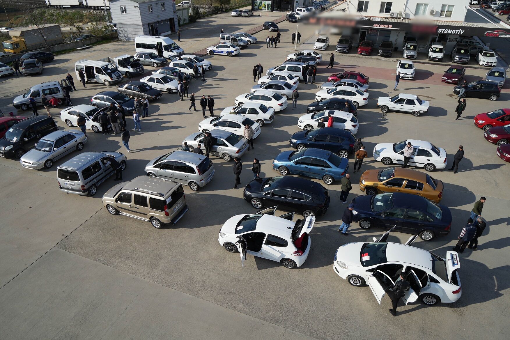 Samsun’da 2. El Oto Pazarinda Yilsonu Hareketli̇li̇ği̇ (2)