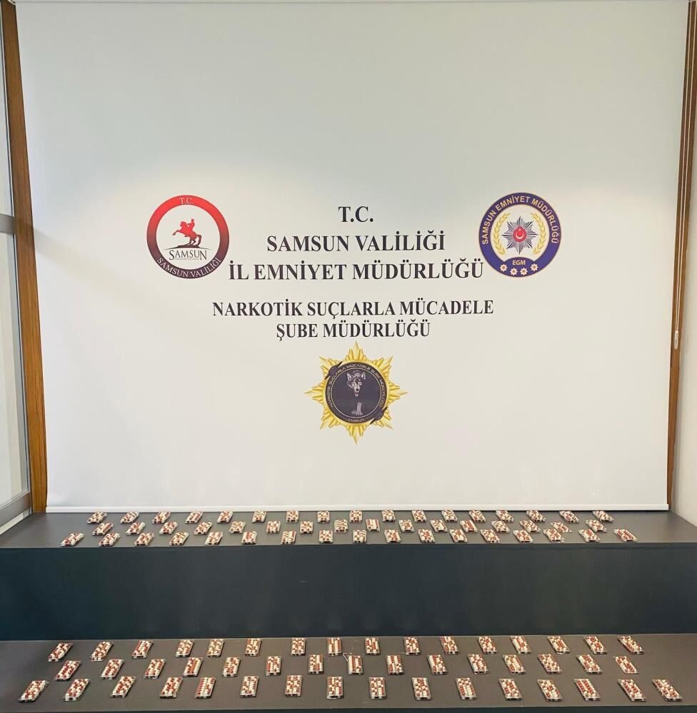 Samsun’da Bi̇nlerce Senteti̇k Ecza Ele Geçi̇ri̇ldi̇ (2)