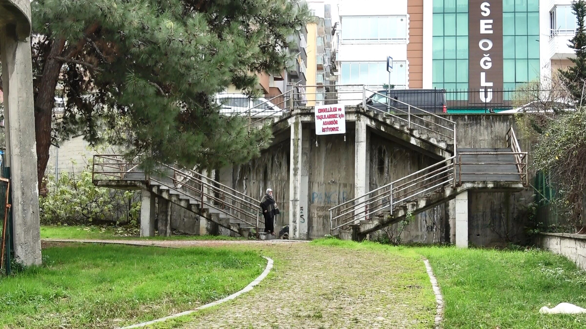 Samsun’da Engelli Ve Yaşlılardan Asansör Talebi Bu Merdivenleri Kullanmak Çok Zor (1)