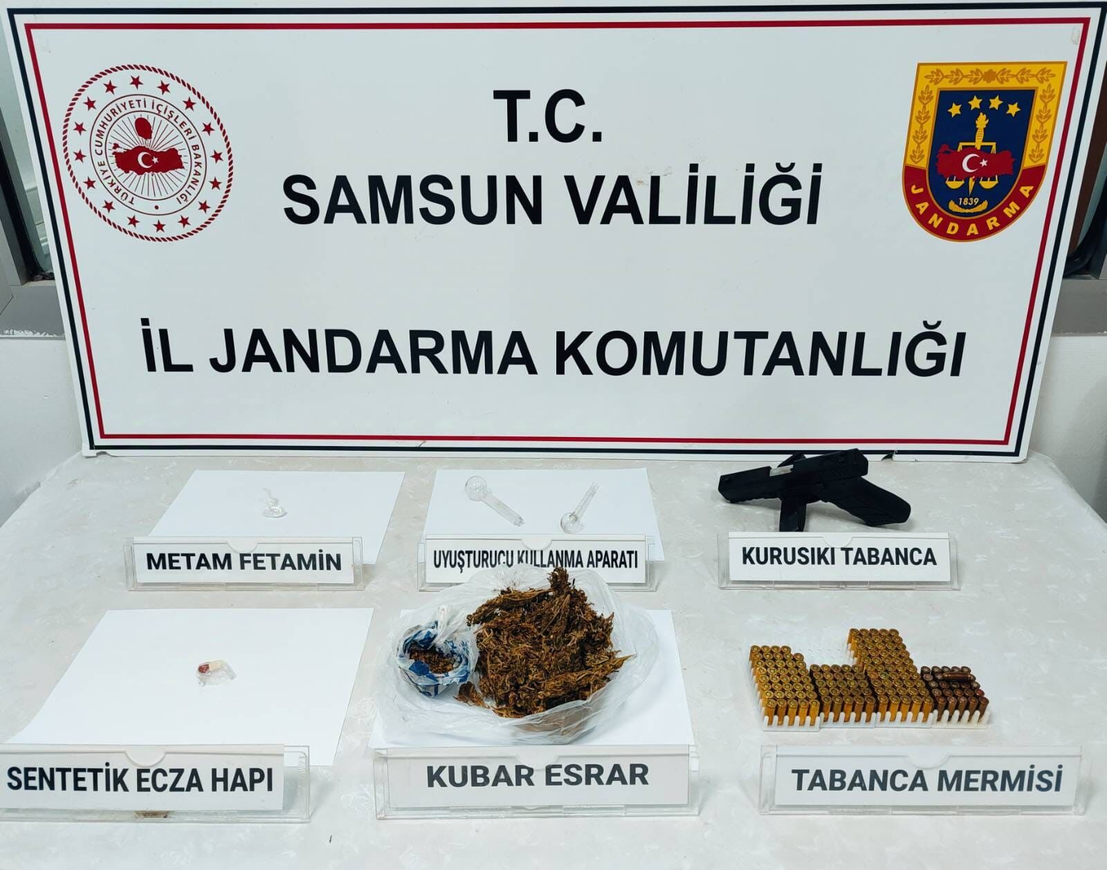 Samsun’da Esrar Ve Silah Ele Geçirildi (1)