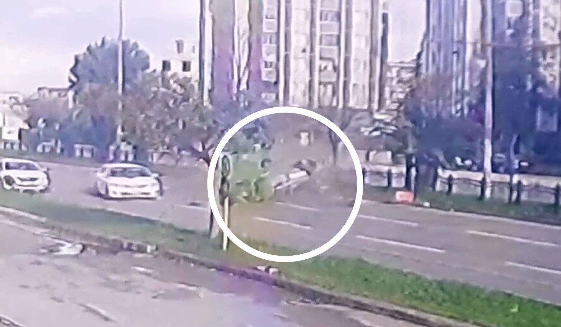 Samsun'da Feci Kaza Otomobil Demir Korkuluklara Çarptı 2 Yaralı (1)