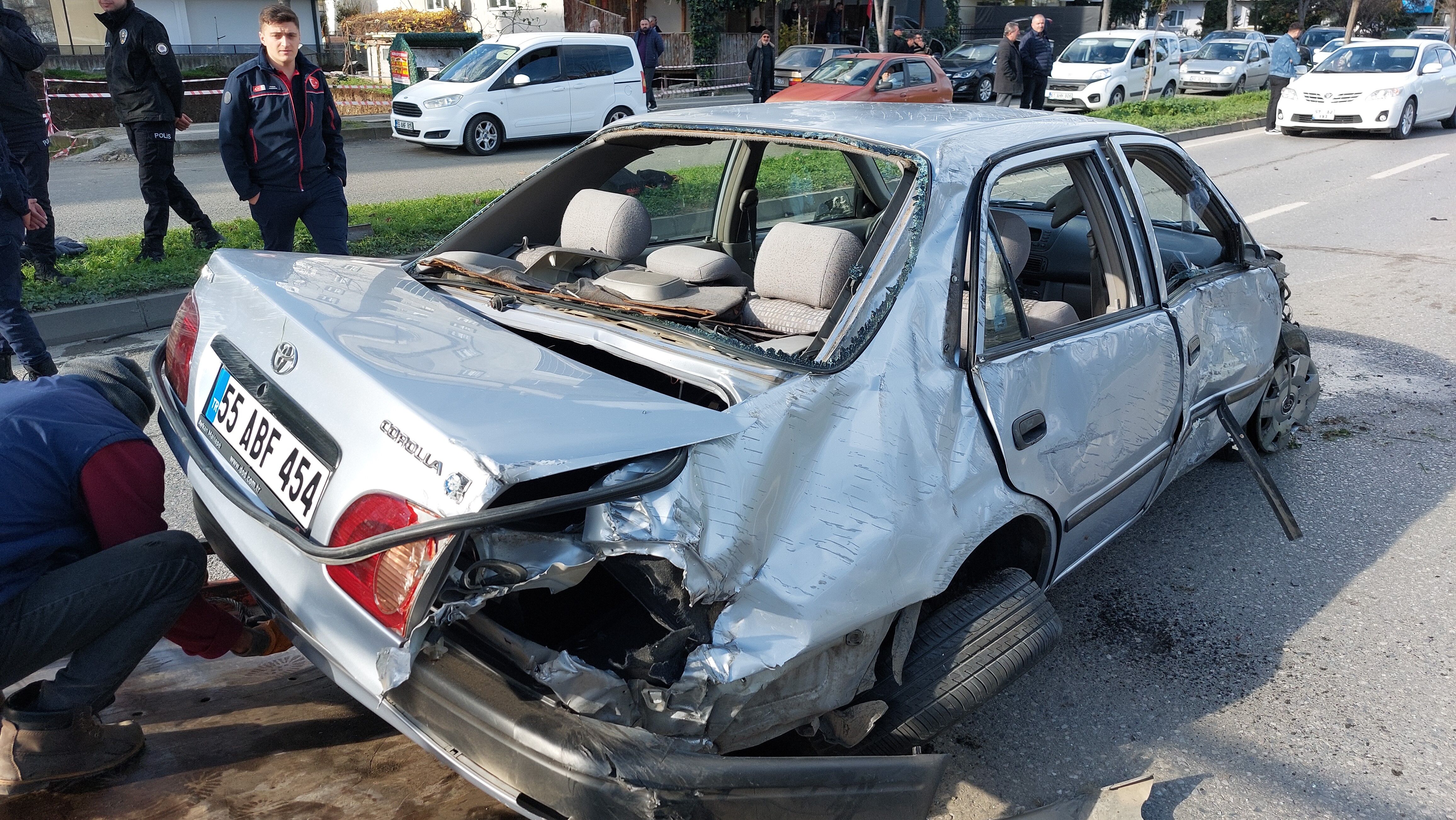 Samsun'da Feci Kaza Otomobil Demir Korkuluklara Çarptı 2 Yaralı (3)