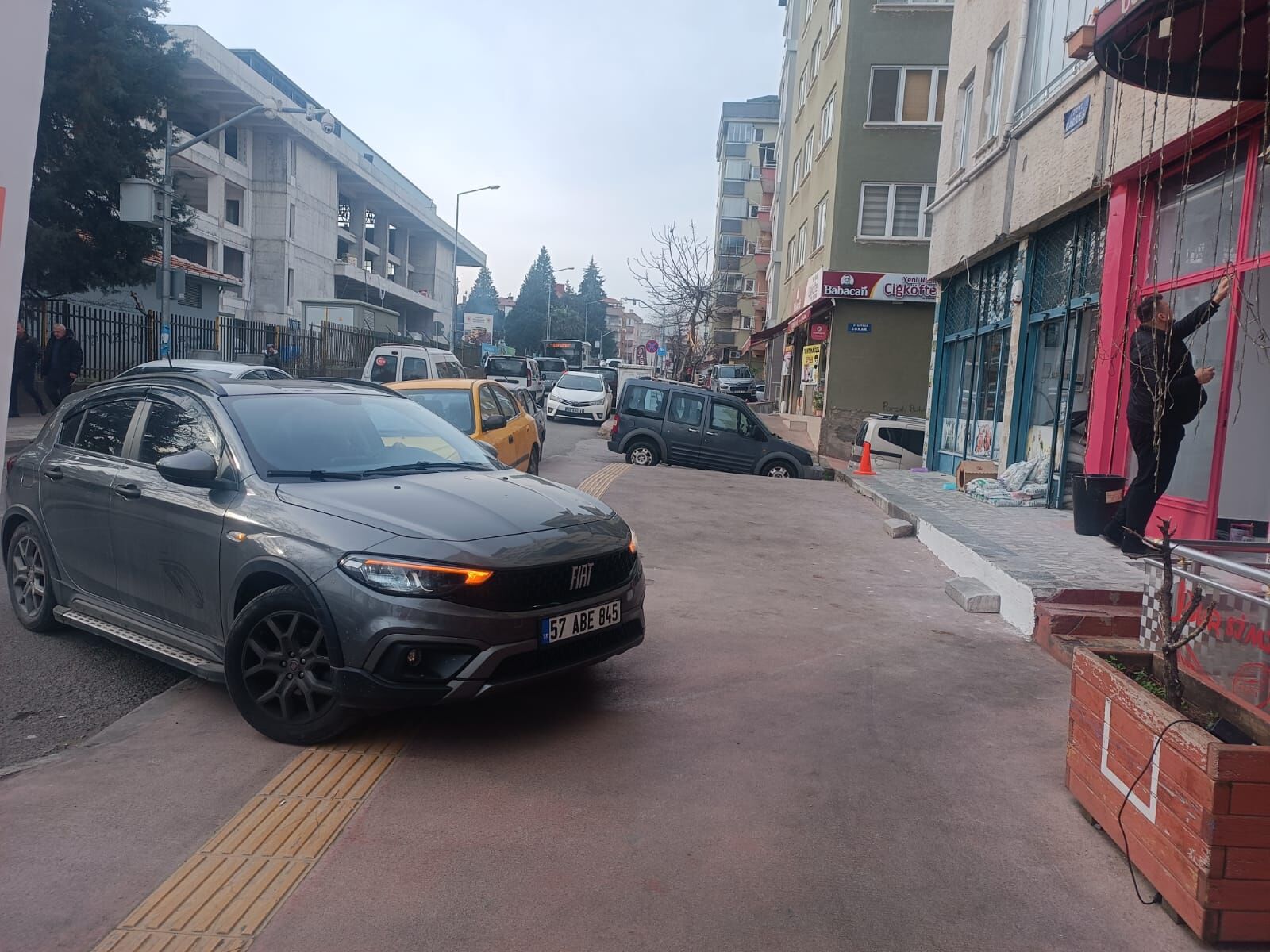 Samsun’da Gazi Devlet Hastanesi Önünde Trafik Sorunu Büyüyor 2