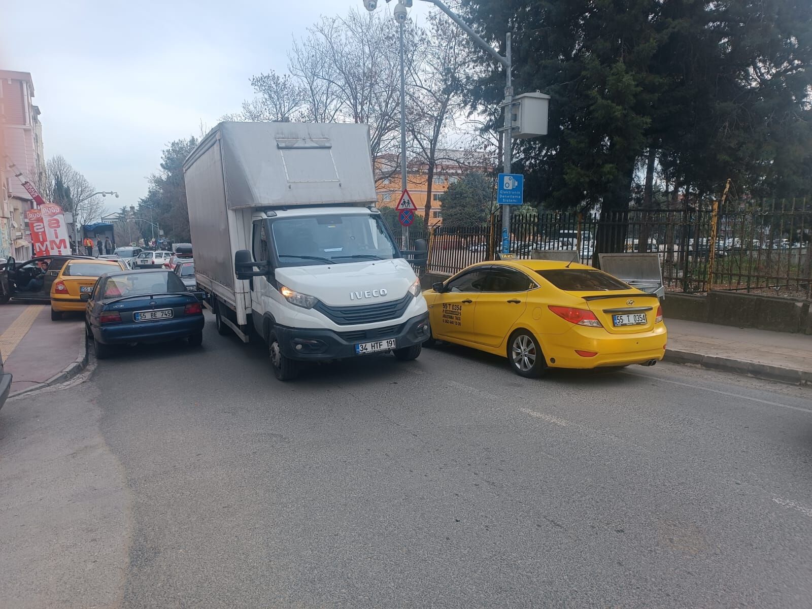 Samsun’da Gazi Devlet Hastanesi Önünde Trafik Sorunu Büyüyor 3