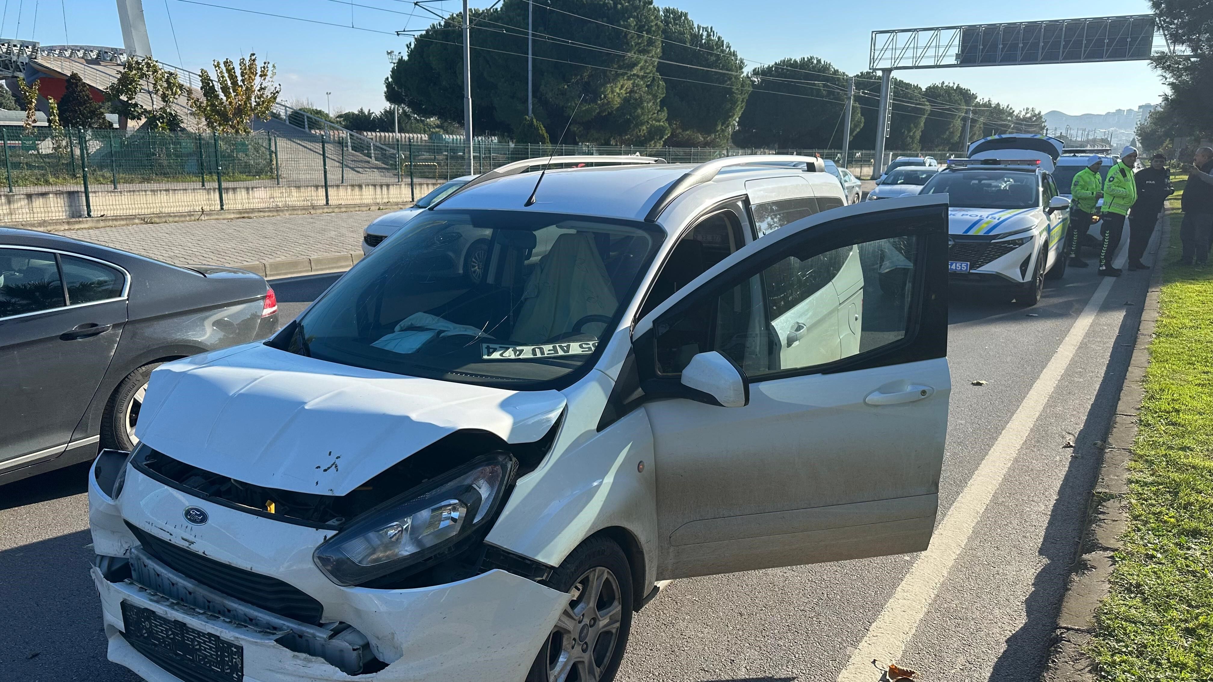 Samsun'da İki Ticari Araç Çarpıştı 1 Yaralı (4)