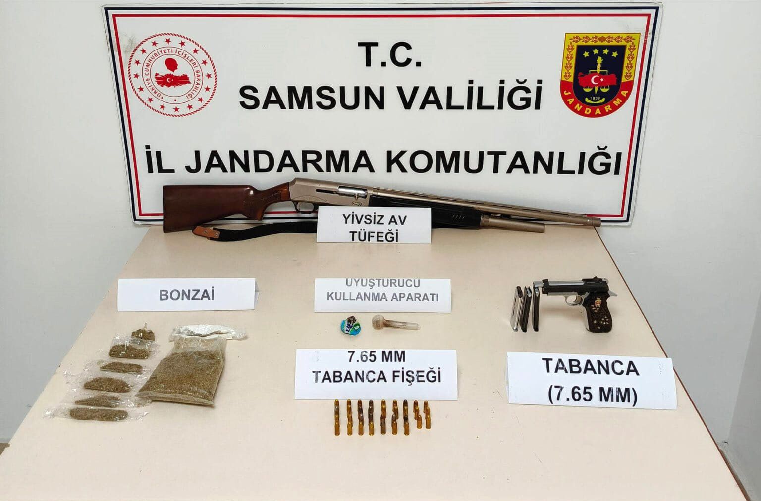 Samsun’da Jandarmadan Operasyon Silah Ve Uyuşturucu Ele Geçirildi (1)