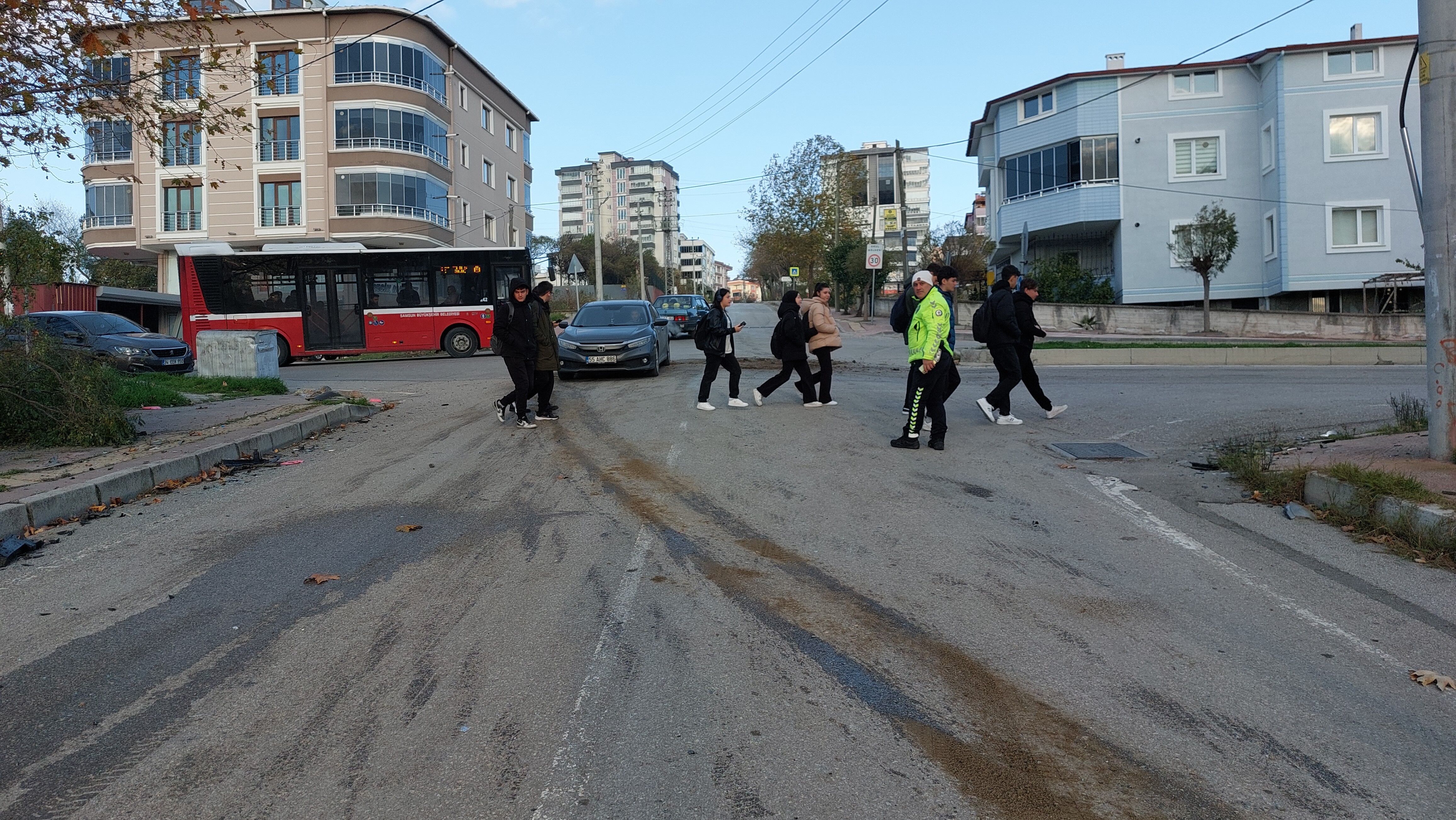 Samsun’da Kazaların Adresi O Cadde Yine Kaza Meydana Geldi, Bir Kişi Yaralandı (2)