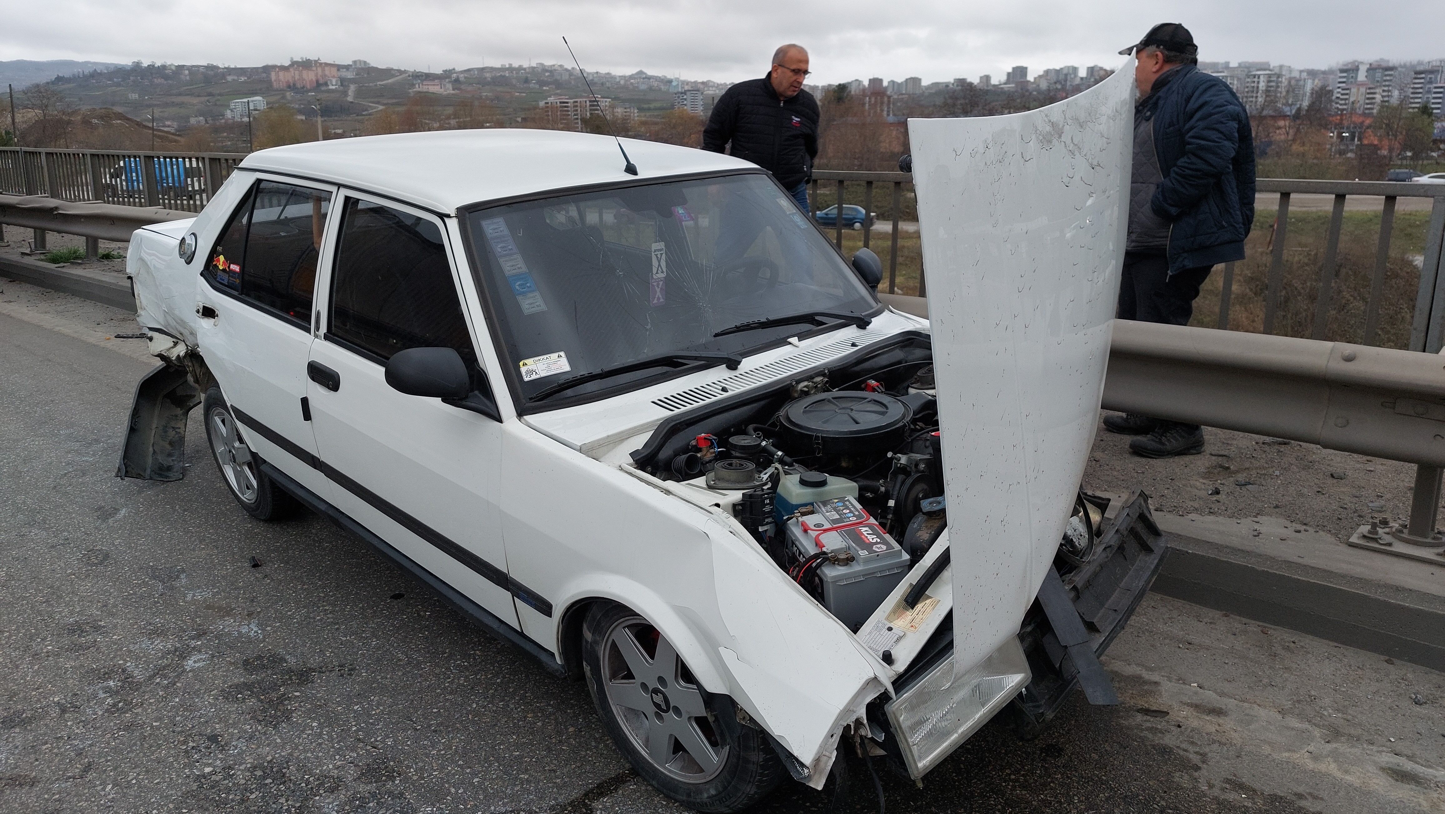 Samsun'da Köprü Üstünde Trafi̇k Kazasi (8)
