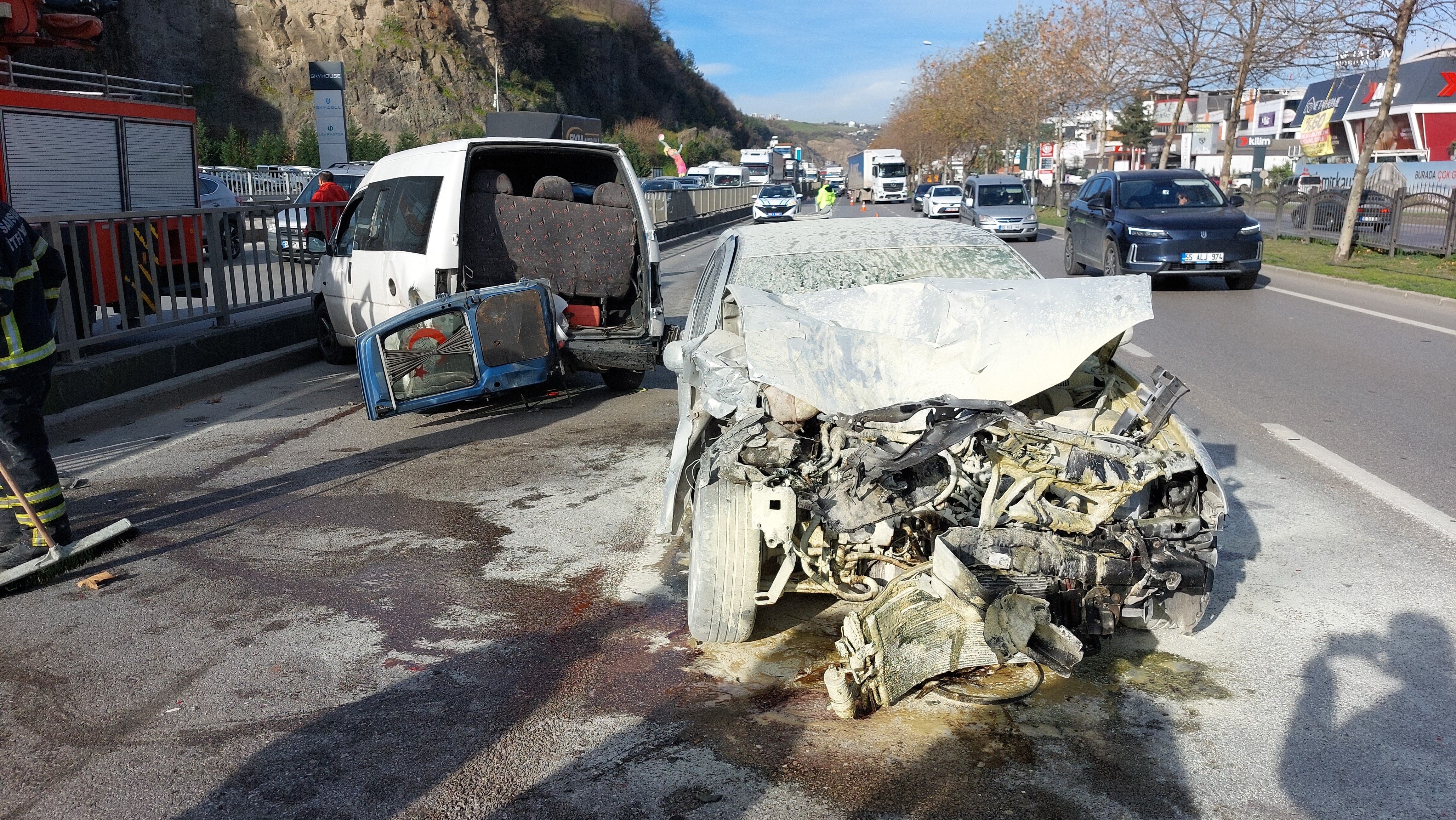 Samsun’da Korkutan Kaza Otomobi̇l Hurdaya Döndü (1)