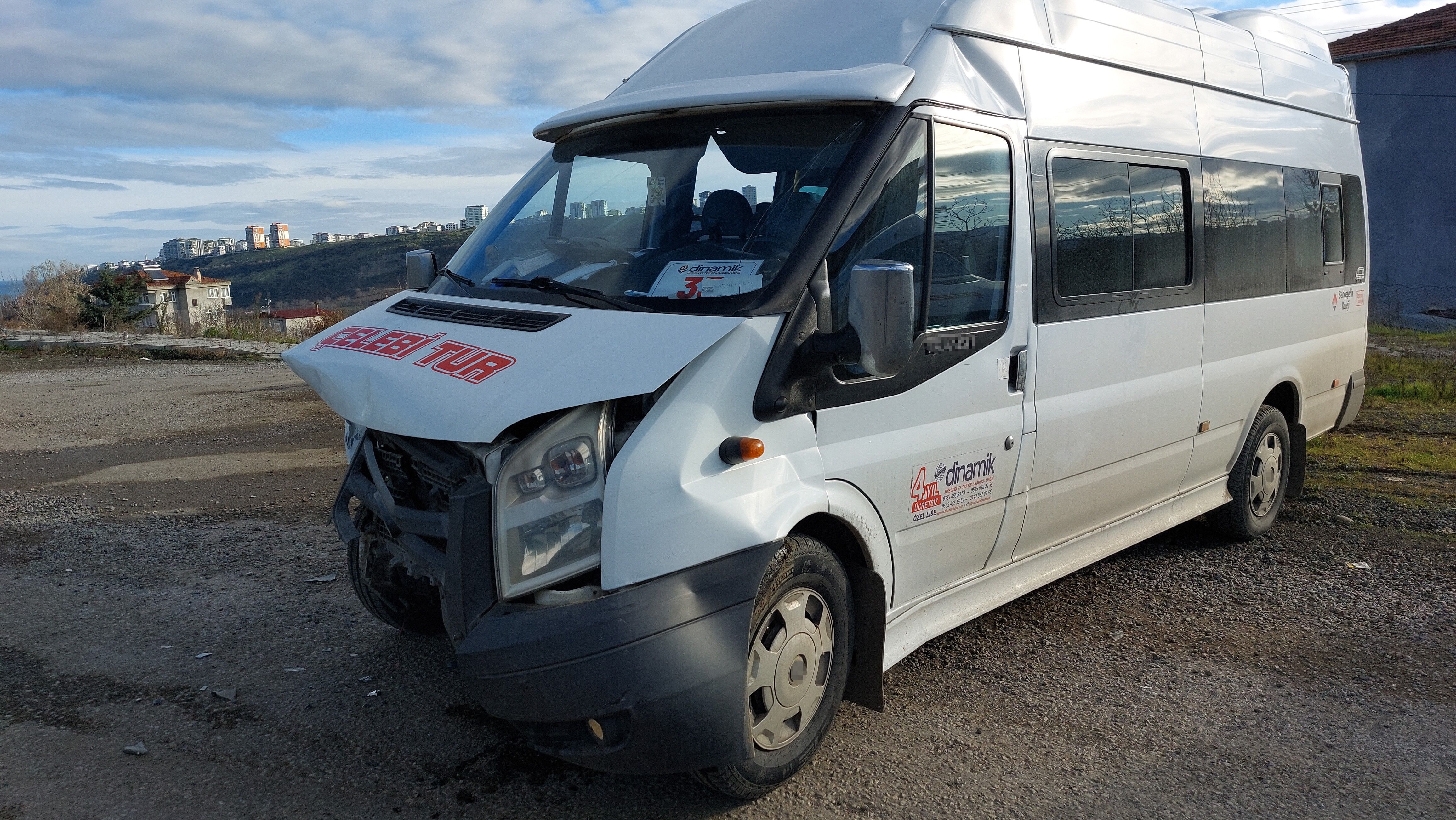 Samsun’da Okul Servisi Ile Otomobil Çarpıştı 15 Yaralı (1)