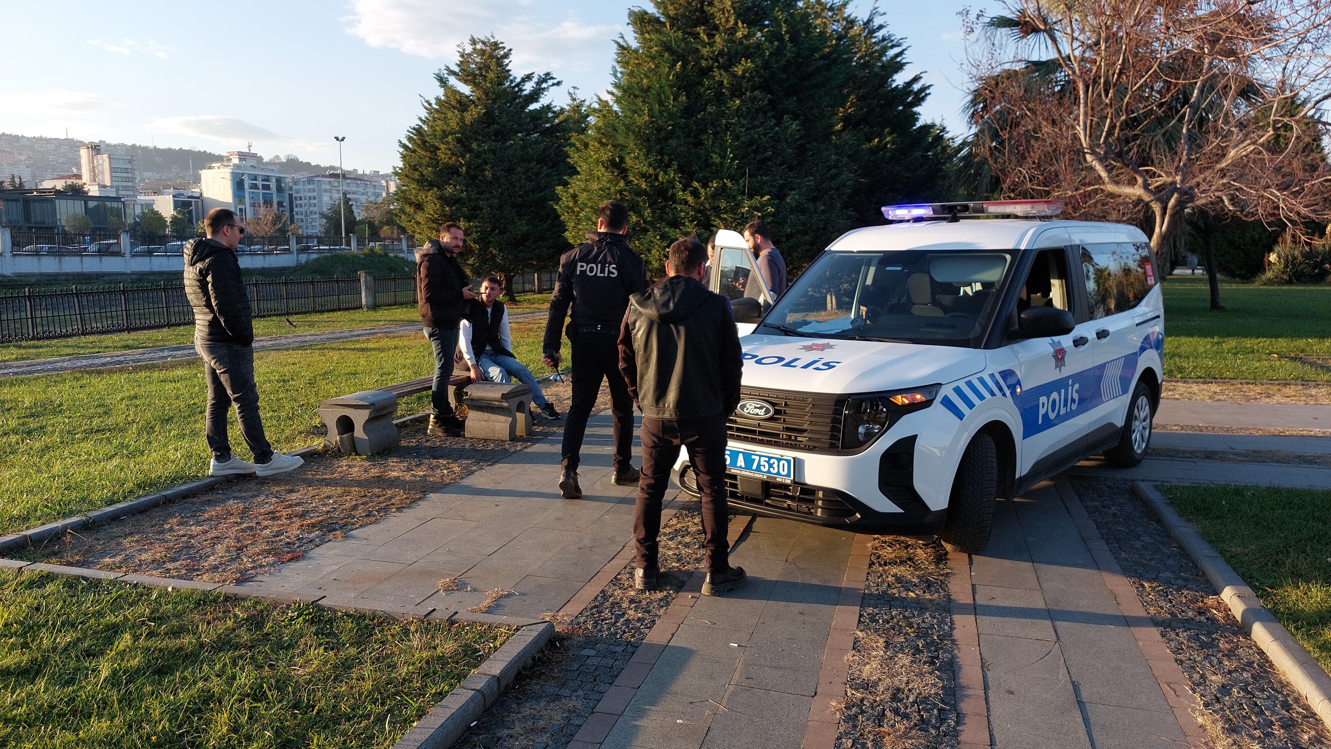 Samsun'da Parkta Biçakli Saldiri
