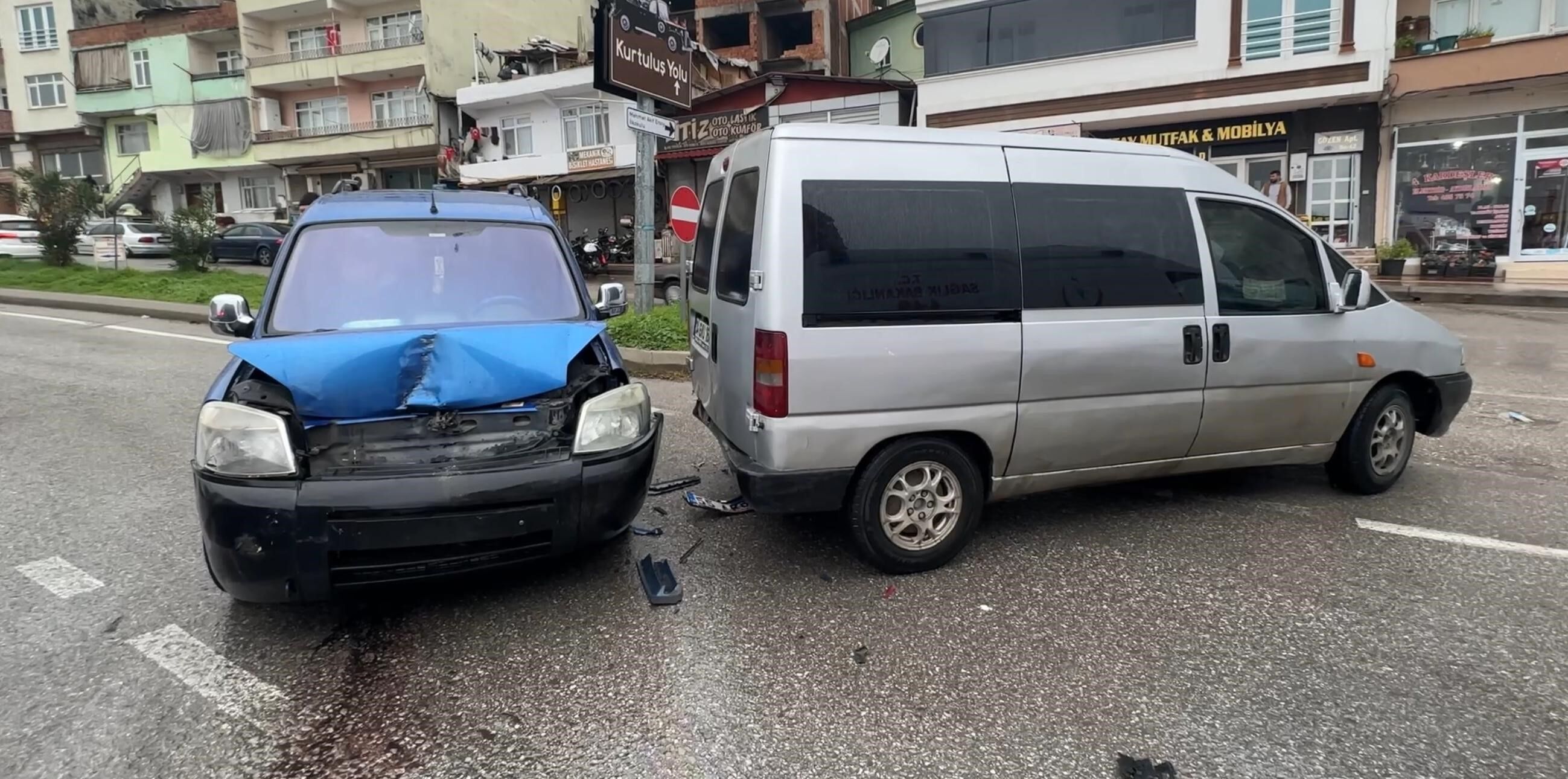 Samsun’da Ticari Araç Kazası 1 Yaralı (4)