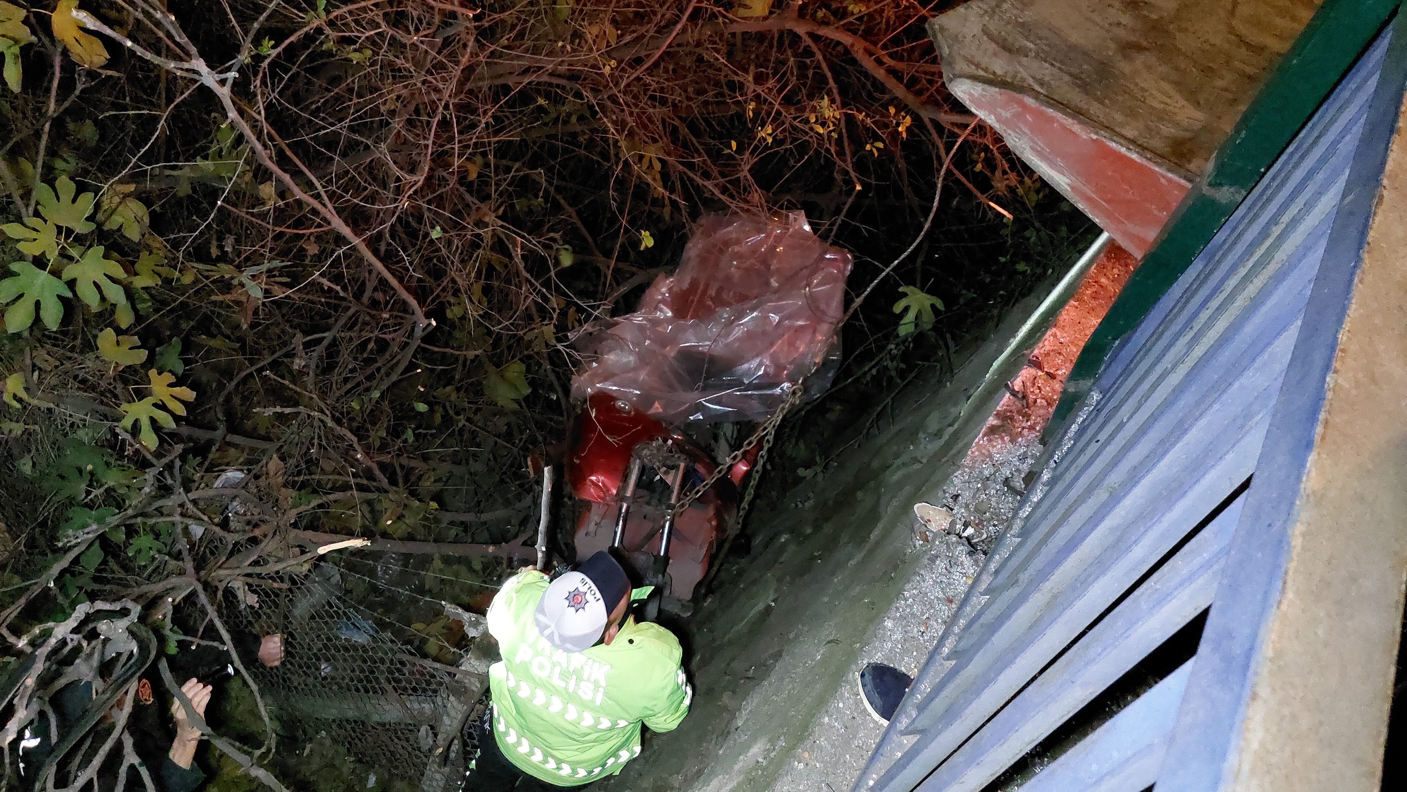 Samsun’da Trafik Kazası Elektrikli Bisiklete Çarpan Otomobil 5 Kişiyi Yaraladı (5)