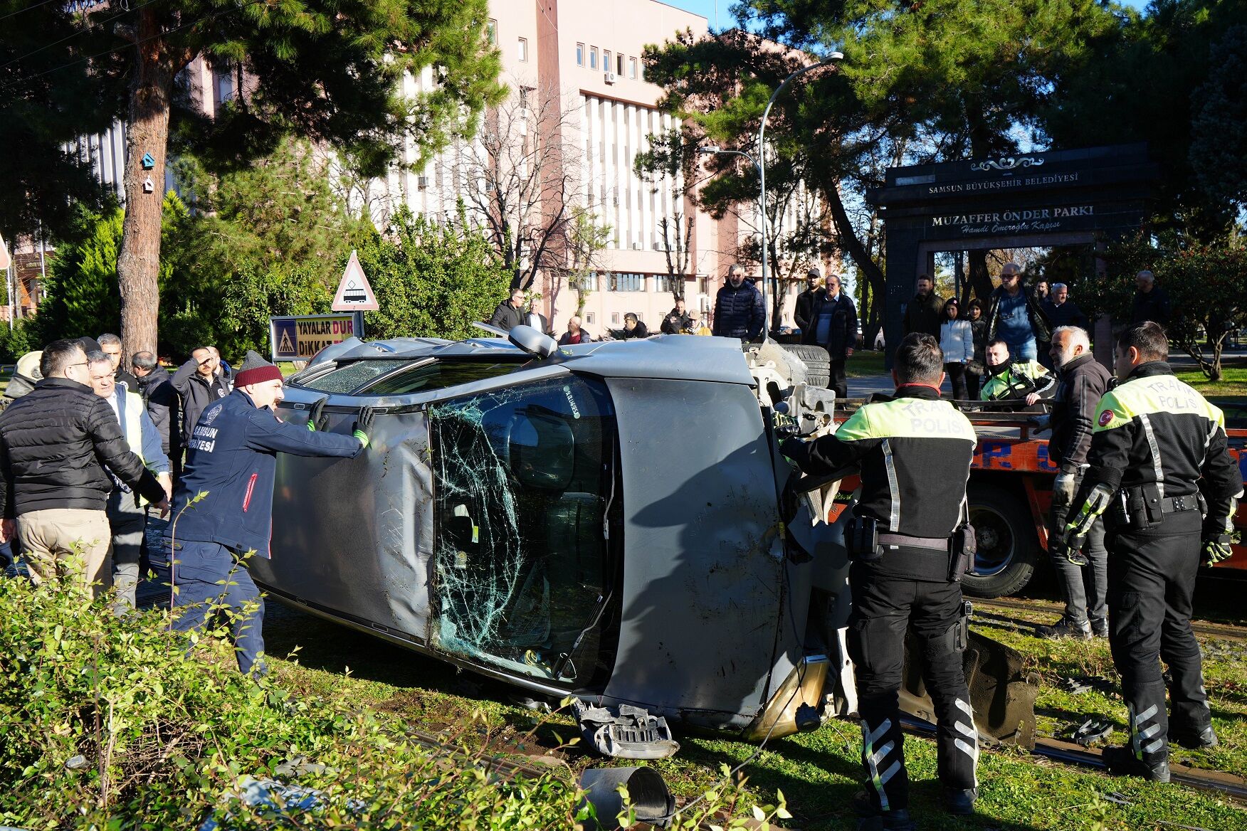 Samsun’da Tramvay Hattında Kaza Facianın Eşiğinden Dönüldü (8)