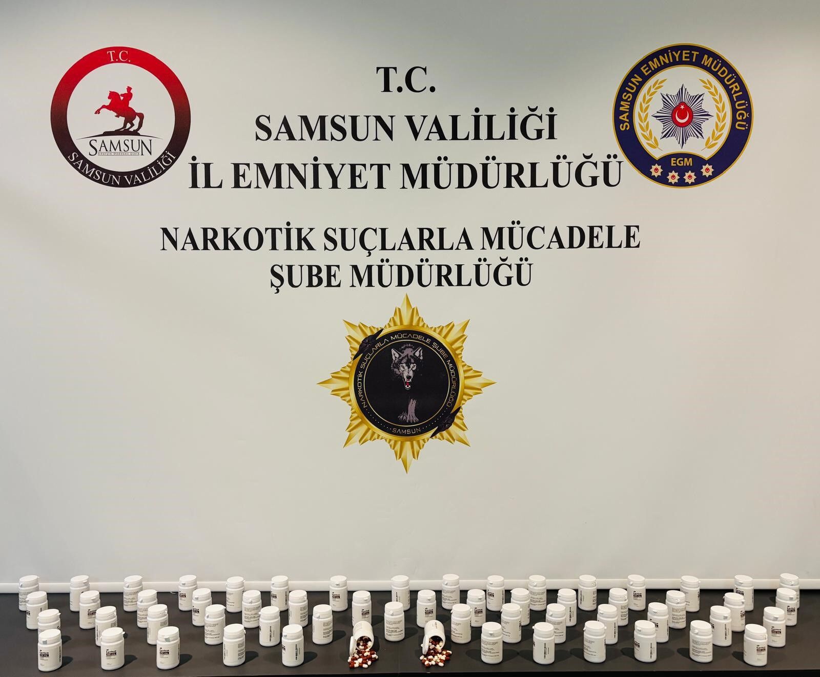 Samsun’da Uyuşturucu Operasyonu 5 Bin Sentetik Ecza Ele Geçirildi (2)