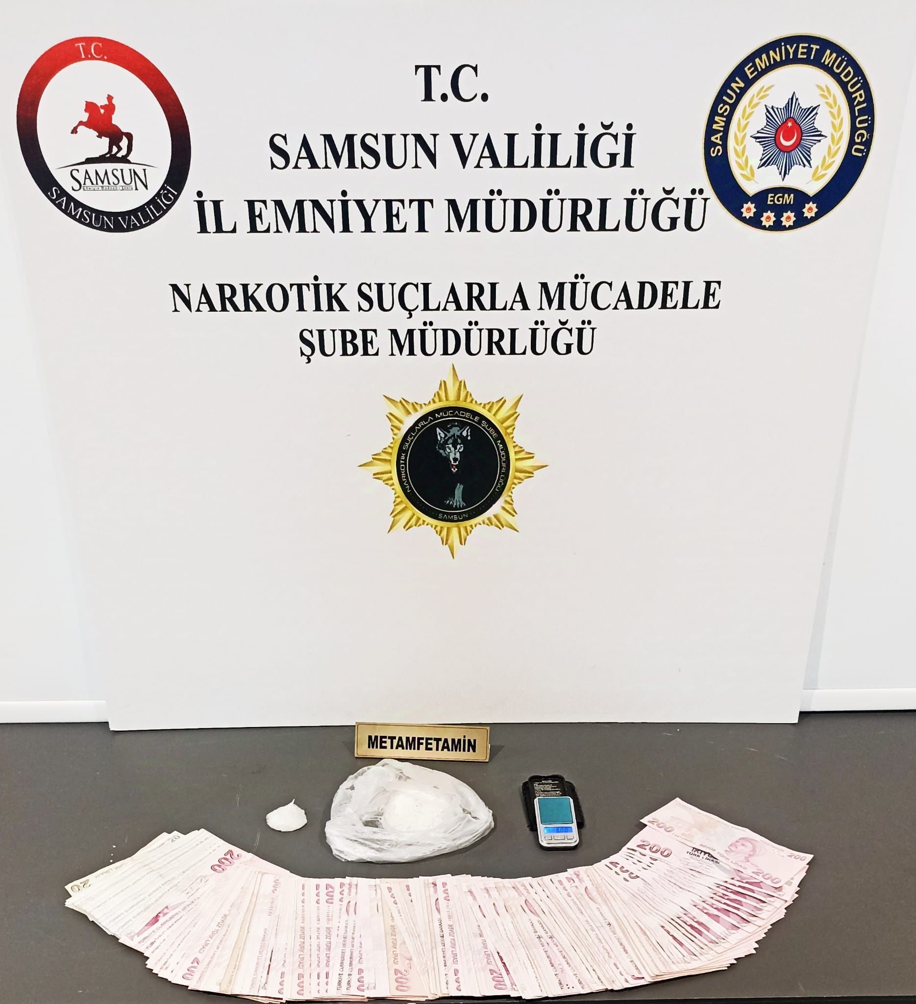 Samsun’da Uyuşturucu Operasyonu Metamfetamin Ve Yüklü Miktarda Nakit Ele Geçirildi (2)