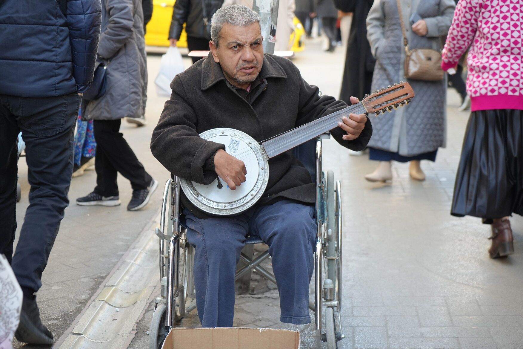 Samsun’un Sokak Sanatçısı ’’Cümbüşçü Hasan’’ Destek Bekliyor! (1)