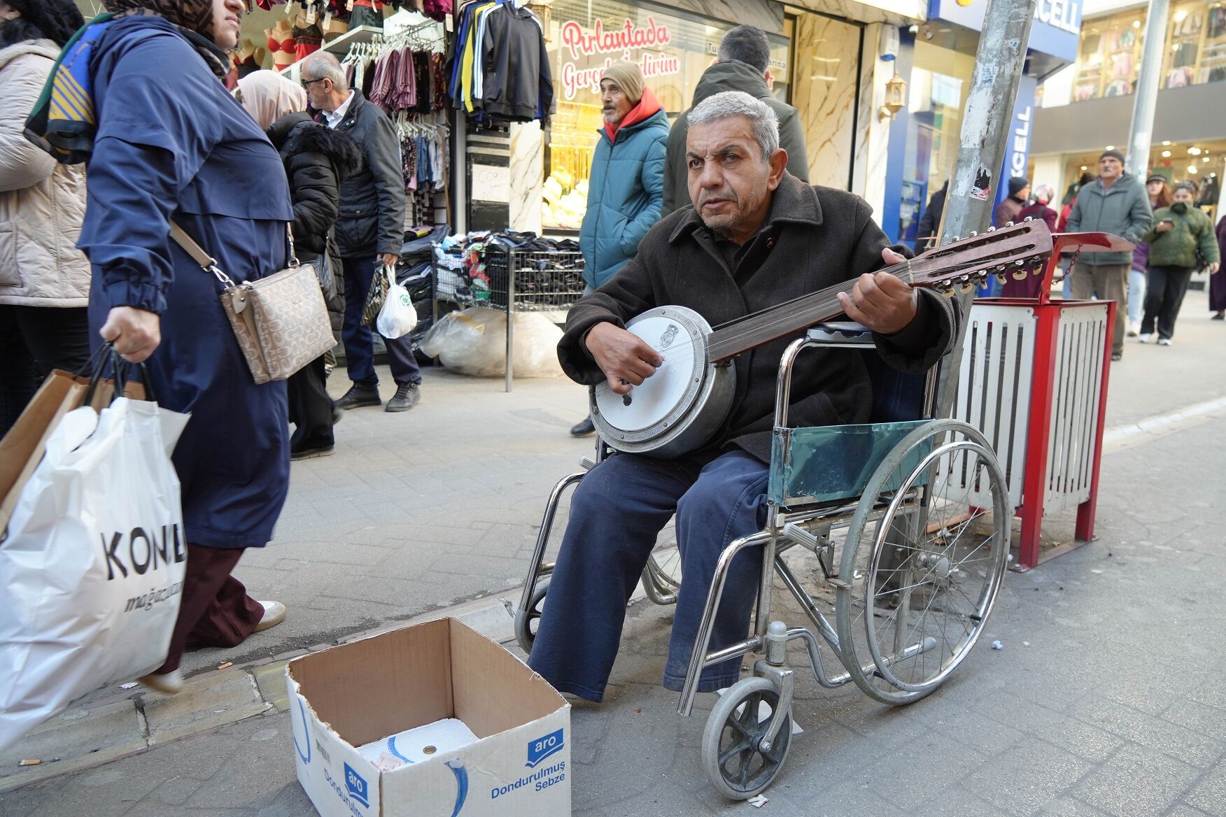 Samsun’un Sokak Sanatçısı ’’Cümbüşçü Hasan’’ Destek Bekliyor! (4)