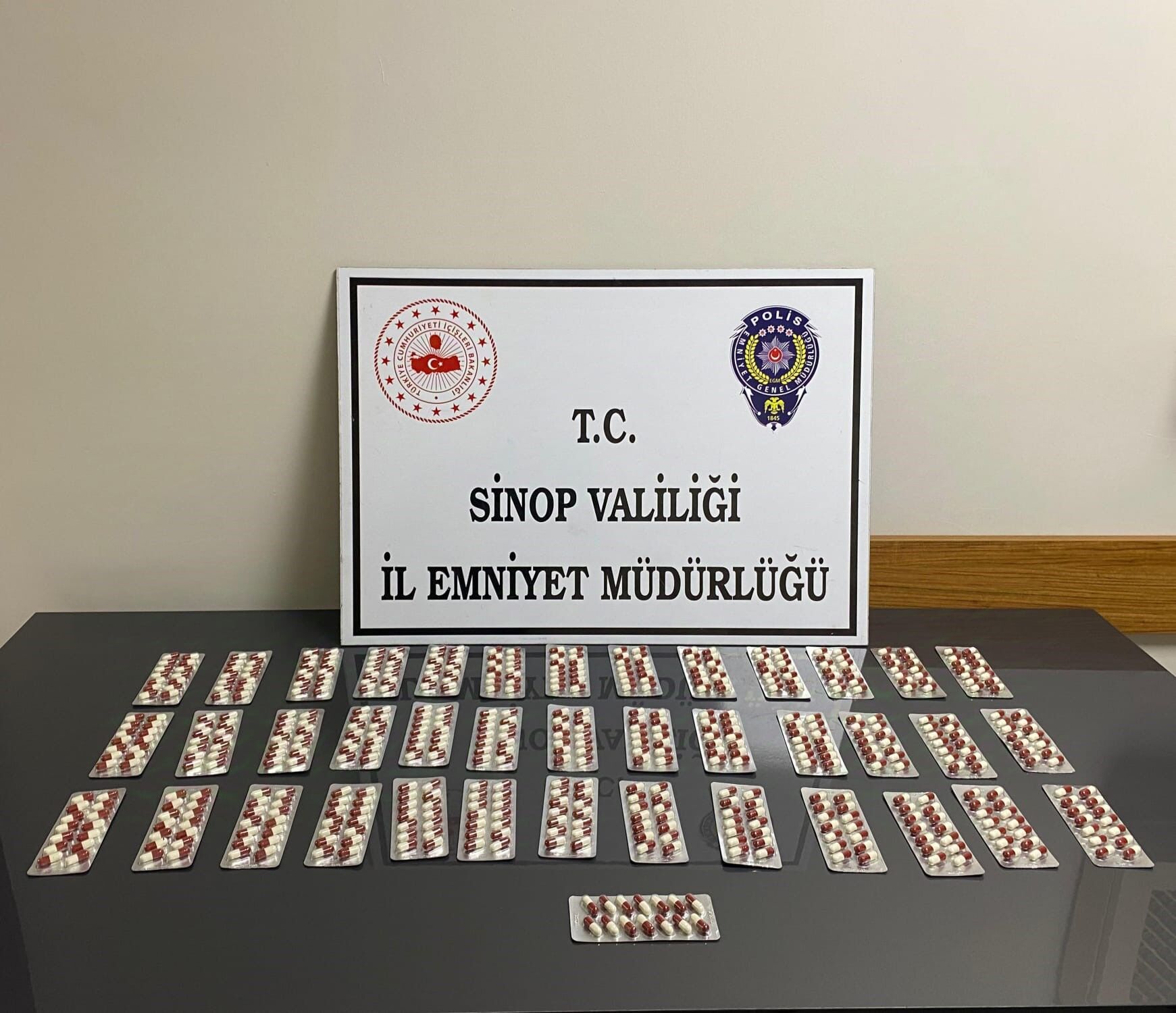Si̇nop'ta 560 Senteti̇k Hapla Yakalandilar 2 Şüpheli̇ye Yasal İşlem
