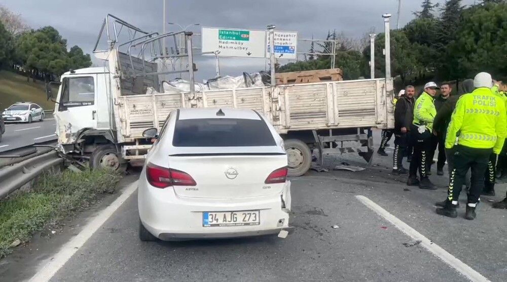Tem Haramidere'de Zincirleme Kaza 4'Ü Çocuk 8 Yaralı! 2