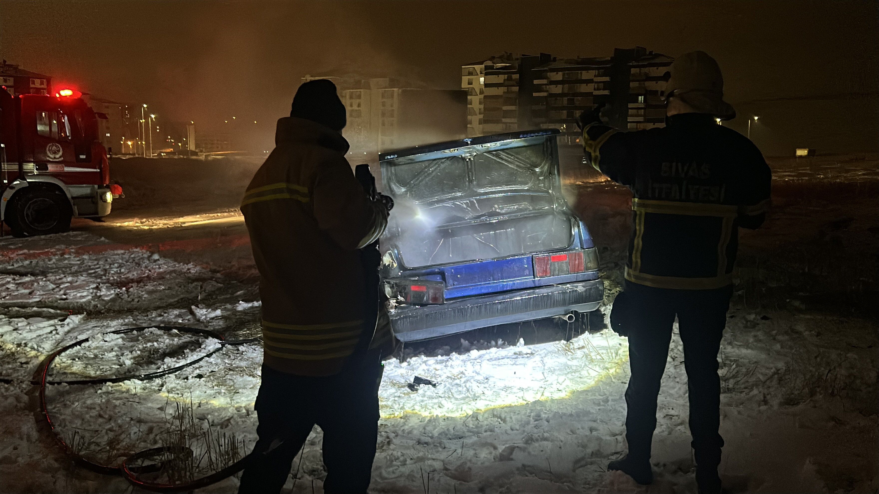 Tofaş Otomobil Yangını Araç Kullanılamaz Hale Geldi (3)