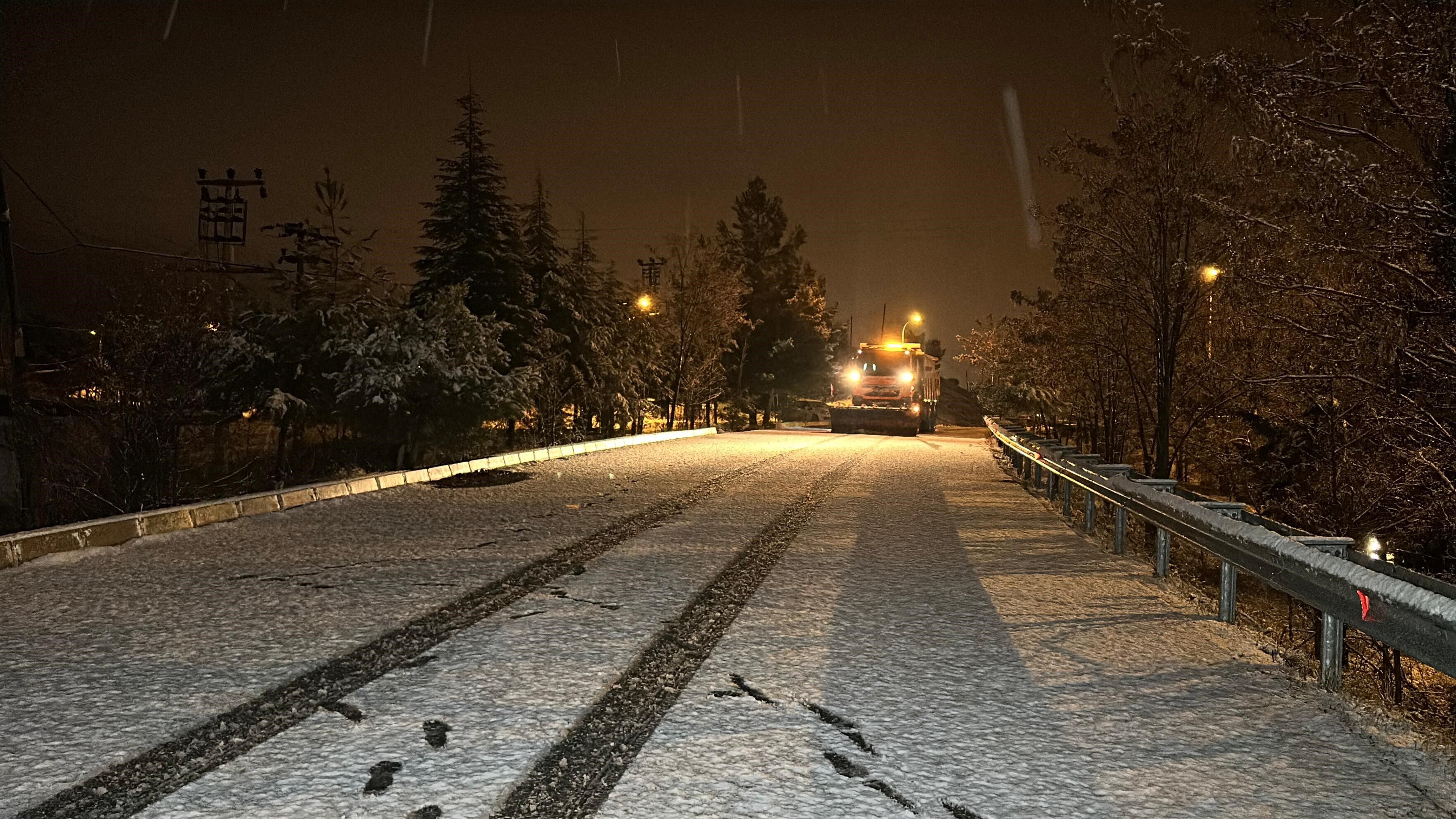 Uşak’ta Kar Yağışı Başladı Ekipler 24 Saat Görevde 2