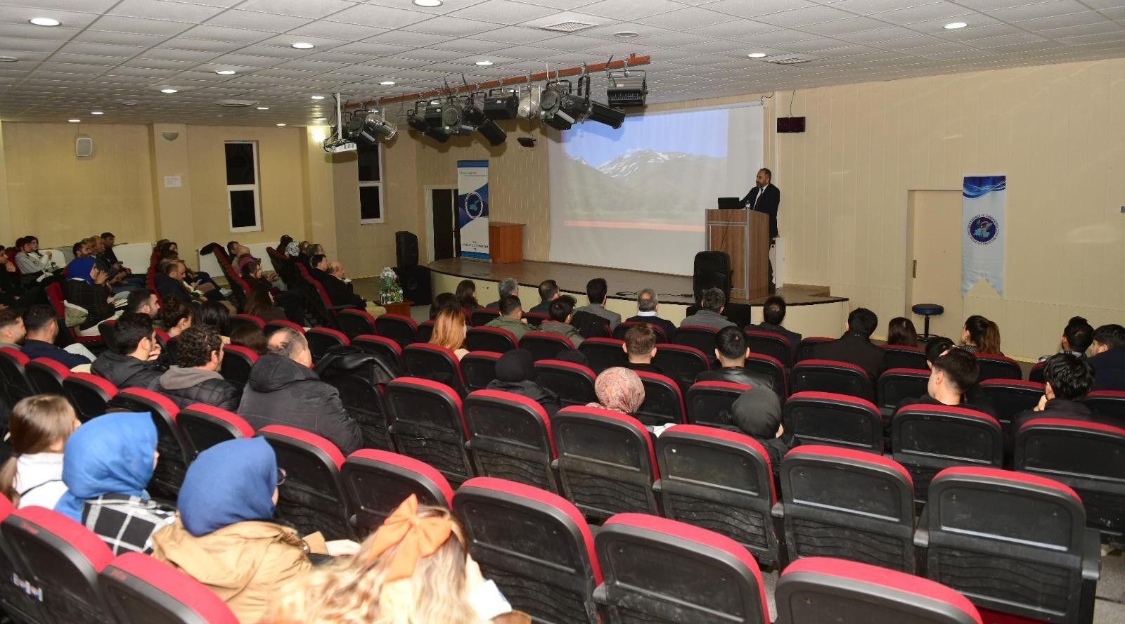 Van Yyü'de ‘Kent İçi Raylı Sistem’ Semineri Düzenlendi 2