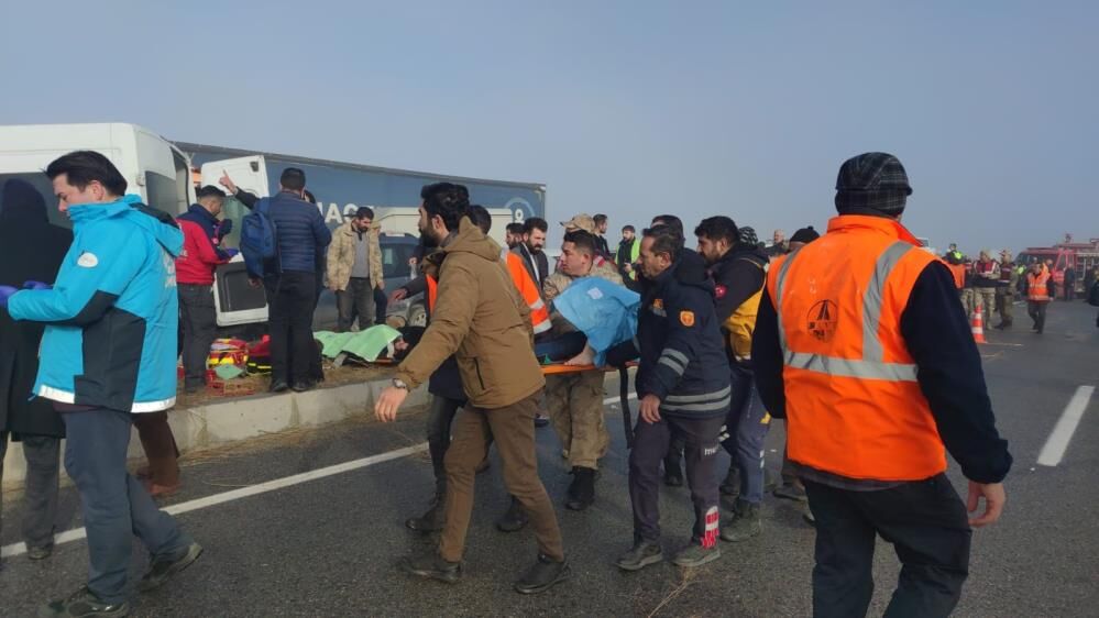 Van’da Zincirleme Trafik Kazası 1 Ölü, 51 Yaralı (4)