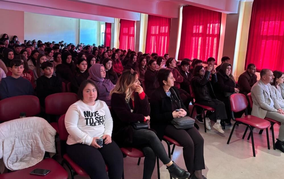 Yakakent Anadolu Lisesi'nde Nasıl Başardık Söyleşisi (2)