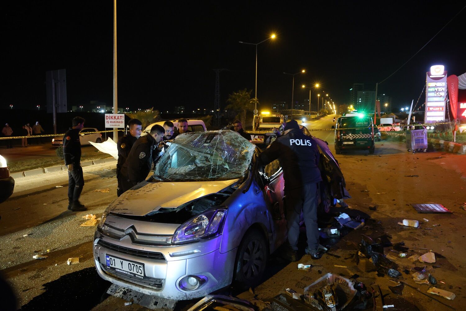 Adana’da Ters Yöne Giren Araç Hurdaya Döndü