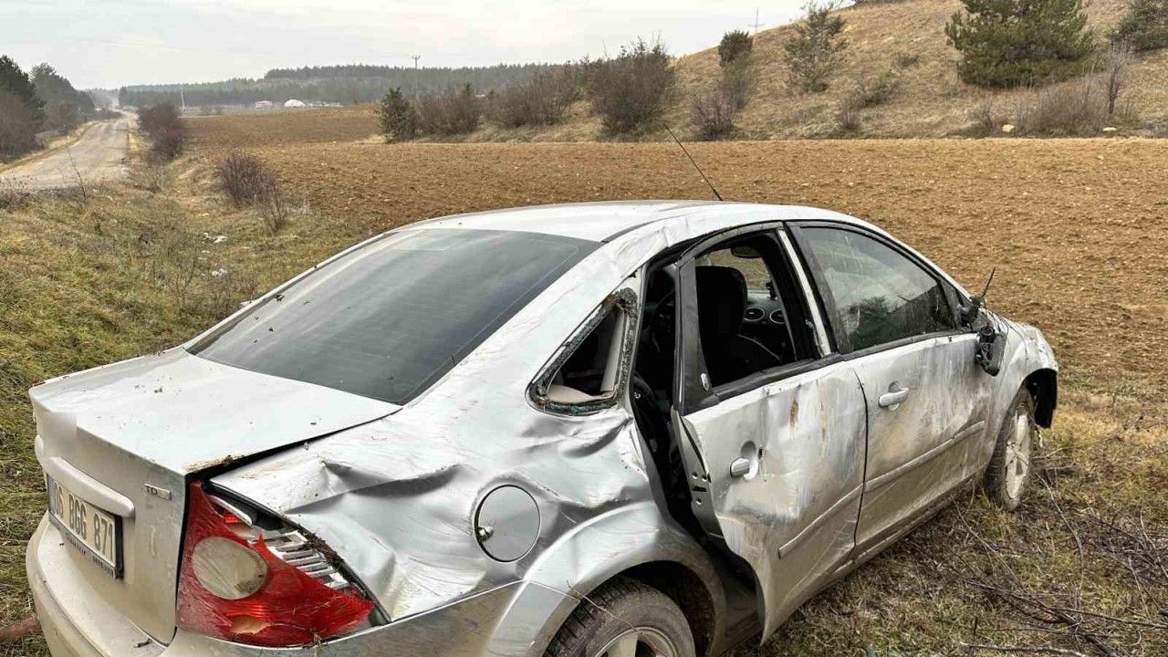 Kastamonu’da Otomobil Tarlaya Uçtu: 3 Yaralı!