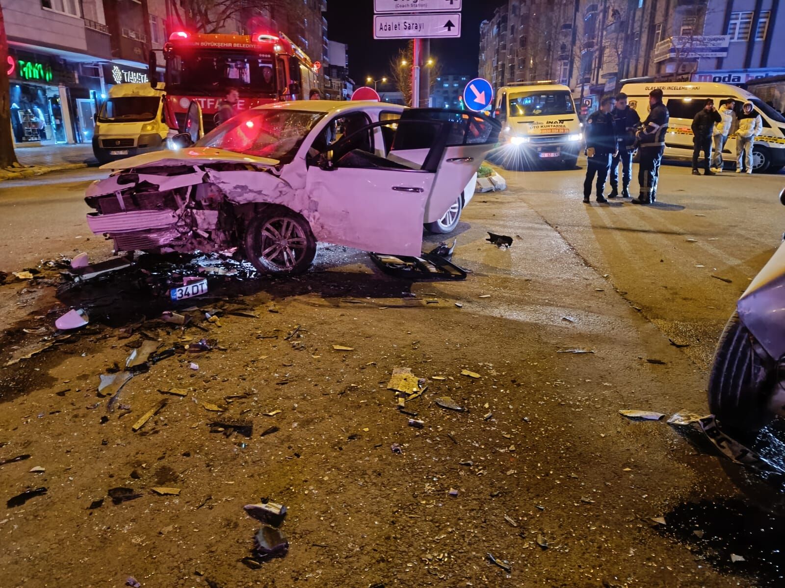 Bafra'da Feci Kaza; İki Araç Kafa Kafaya Çarpıştı (18)