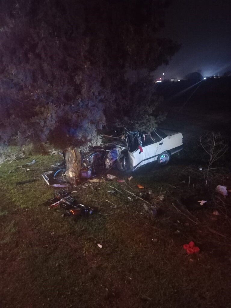 Balıkesir’de Feci Kaza; Tofaş Hurdaya Döndü1