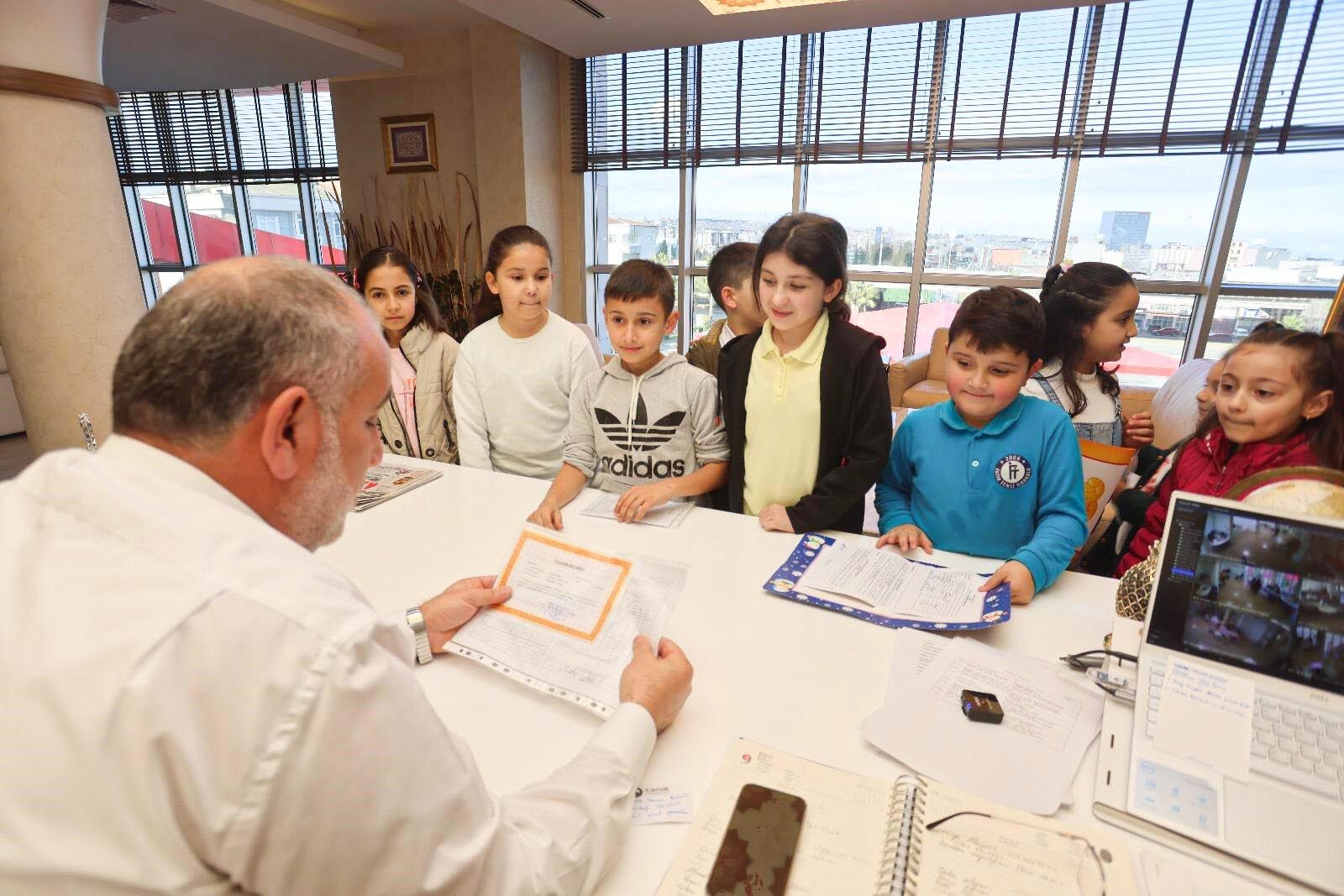 Başkan Sandıkçı’dan Öğrencilere Karne Hediyesi 2