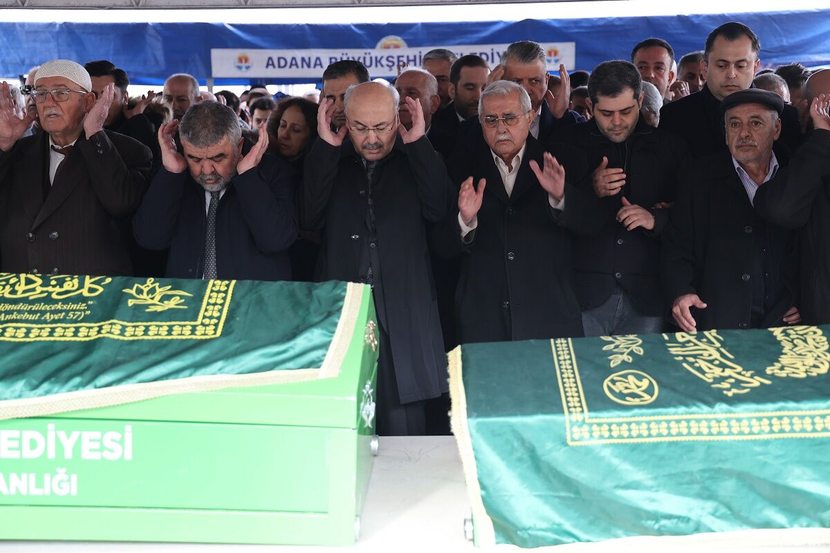 Bolu’daki Otel Yangınında Ölen Adanalı Doğan Ailesi Yan Yana Toprağa Verildi (7)