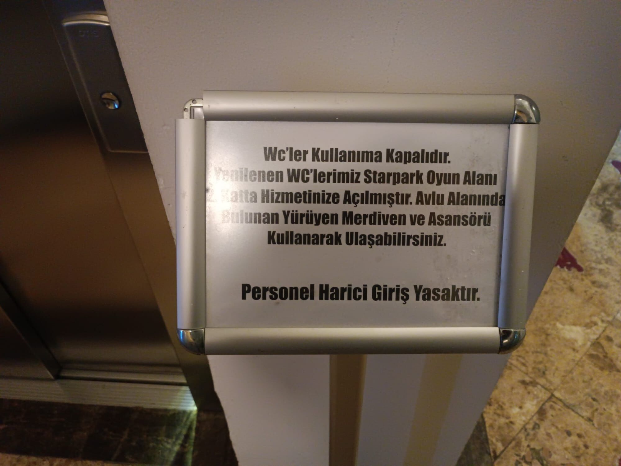 Bulvar Avm'de Tuvalet Gelir Kapısı Oldu! Vatandaşa Güvenlik Personeli Barikatı! (2)