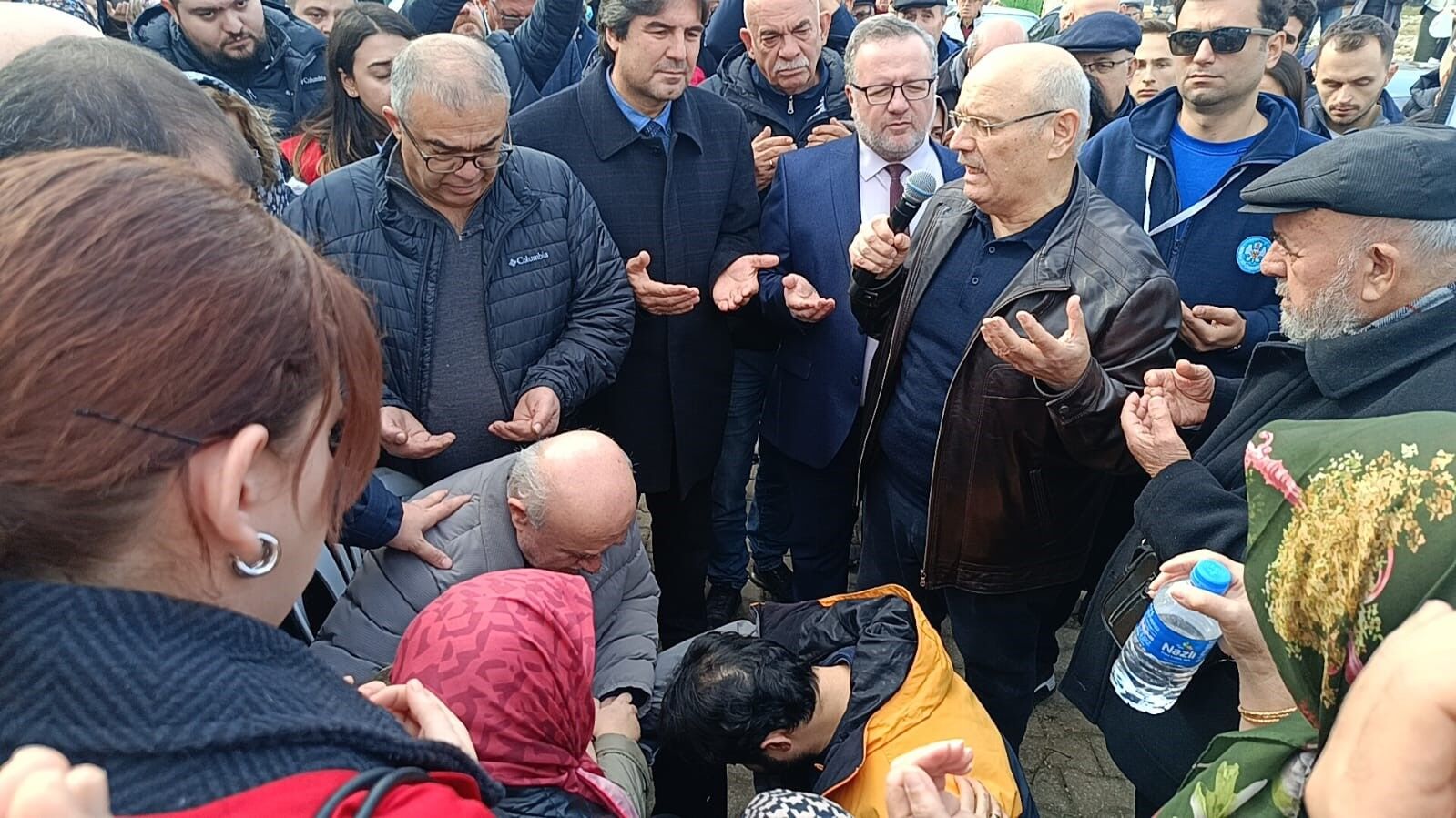 Dr. Kübra Tonguç Altın Ve Kızı Minik Alya Altın Son Yolculuklarına Uğurlandı (1)