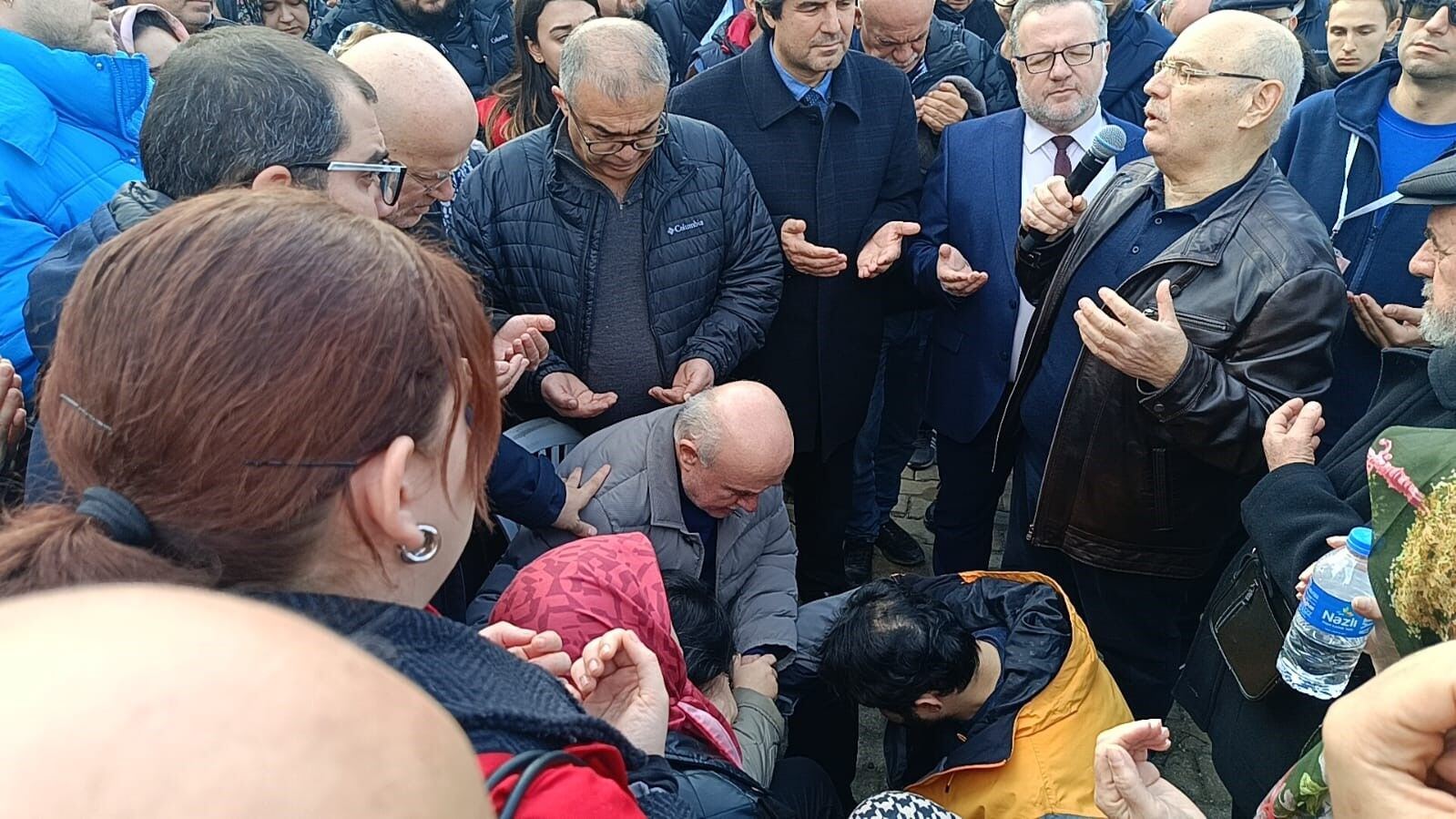 Dr. Kübra Tonguç Altın Ve Kızı Minik Alya Altın Son Yolculuklarına Uğurlandı (2)