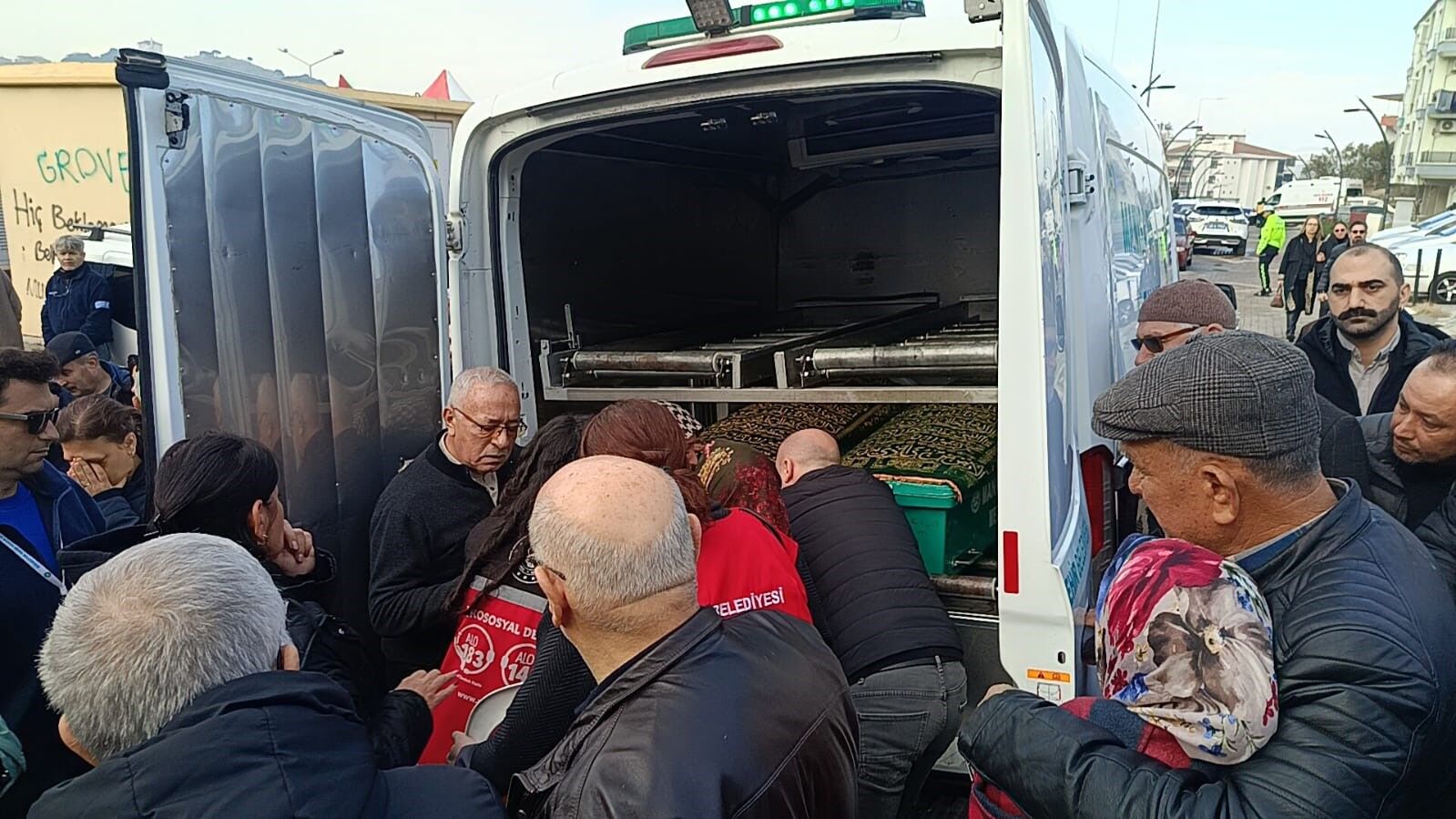 Dr. Kübra Tonguç Altın Ve Kızı Minik Alya Altın Son Yolculuklarına Uğurlandı (3)