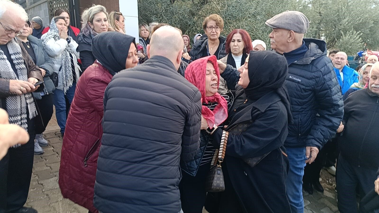 Dr. Kübra Tonguç Altın Ve Kızı Minik Alya Altın Son Yolculuklarına Uğurlandı (4)