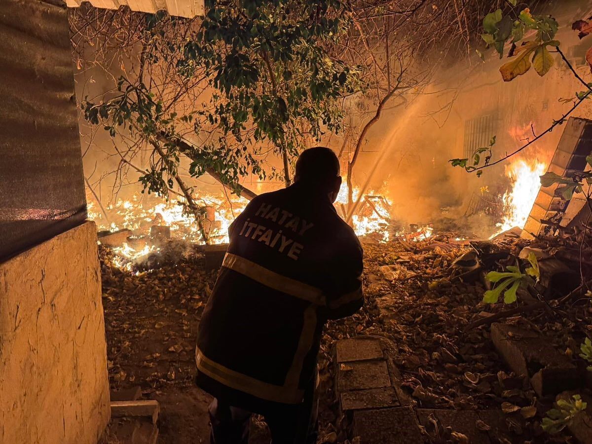 Hatay Payas’ta Ev Bahçesinde Yangın 2