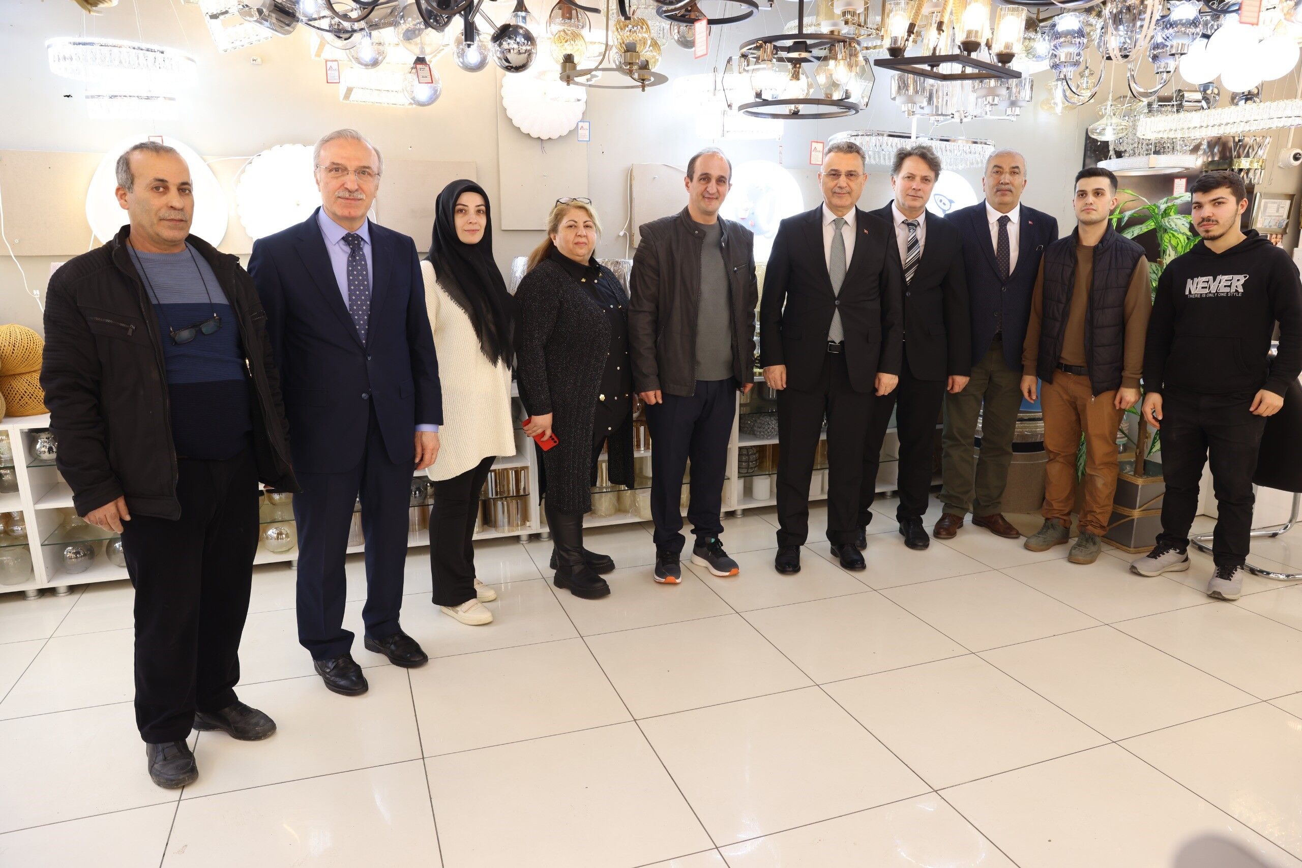 İlkadım’da 2025’In İlk İş Yeri Ruhsatını Başkan Kurnaz Teslim Etti 2