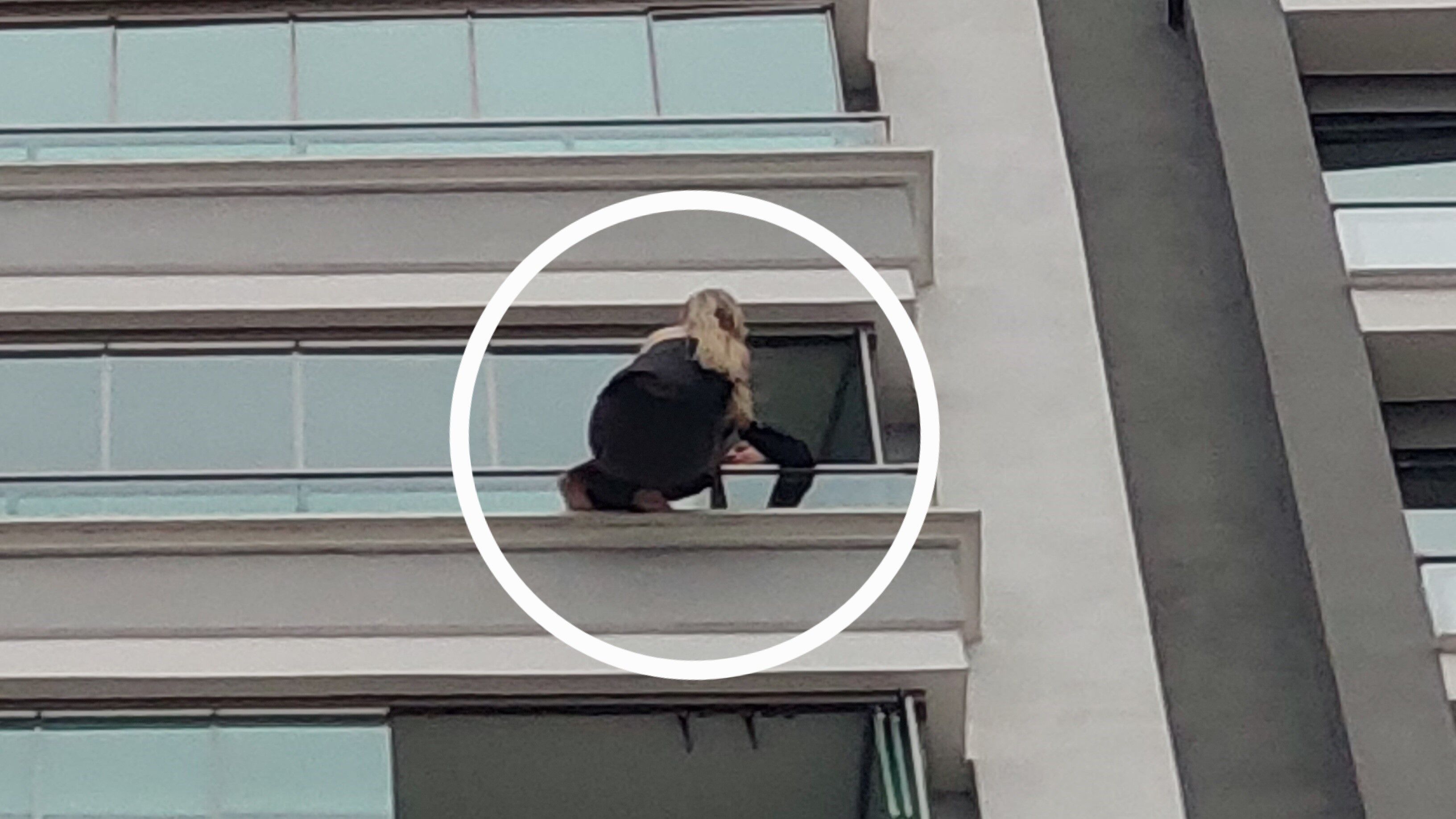Kadın Avukat 12. Katın Balkonunda Intihara Kalkıştı (3)