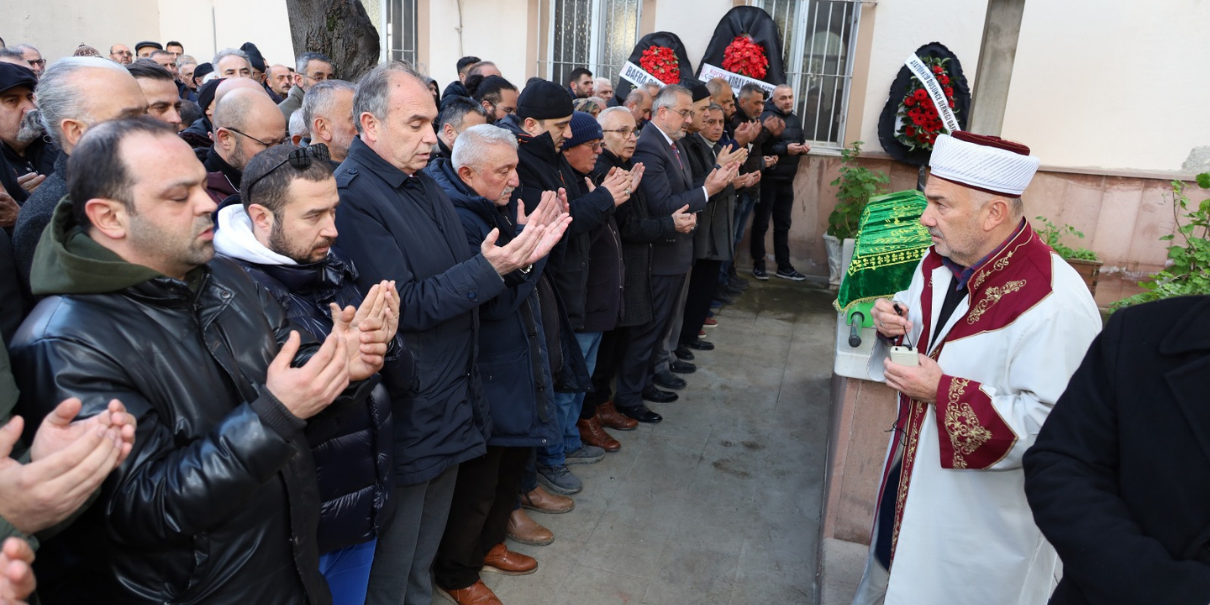 Kadir Karafazlıoğlu Dualarla Son Yolculuğuna Uğurlandı (3)