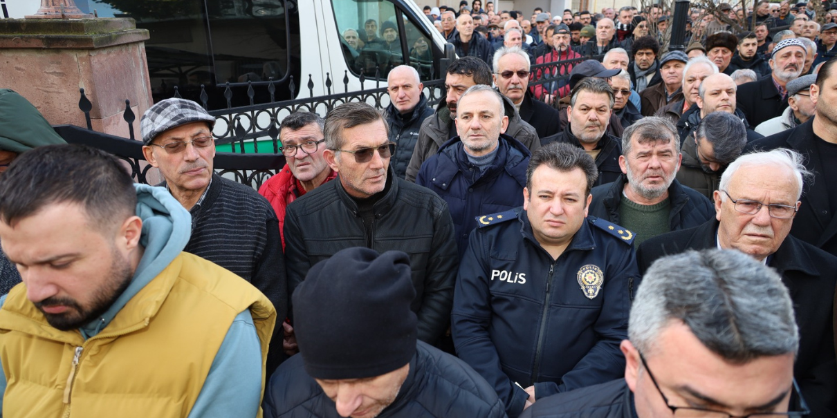 Kadir Karafazlıoğlu Dualarla Son Yolculuğuna Uğurlandı (6)