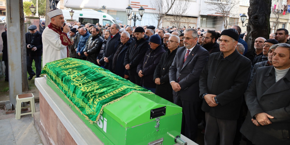Kadir Karafazlıoğlu Dualarla Son Yolculuğuna Uğurlandı (7)
