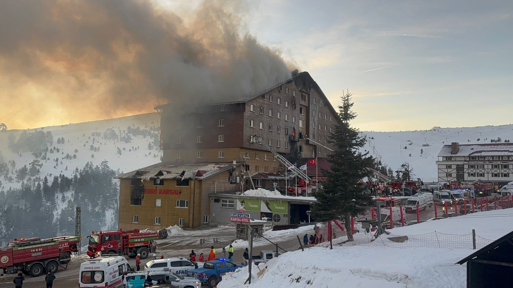 Kartalkaya’da Otel Yangını 6 Can Kaybı, 31 Yaralı (4)